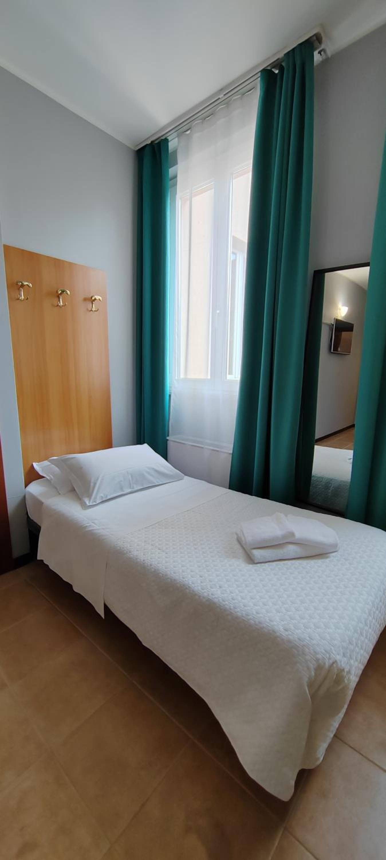 Triple Room - Photo 11