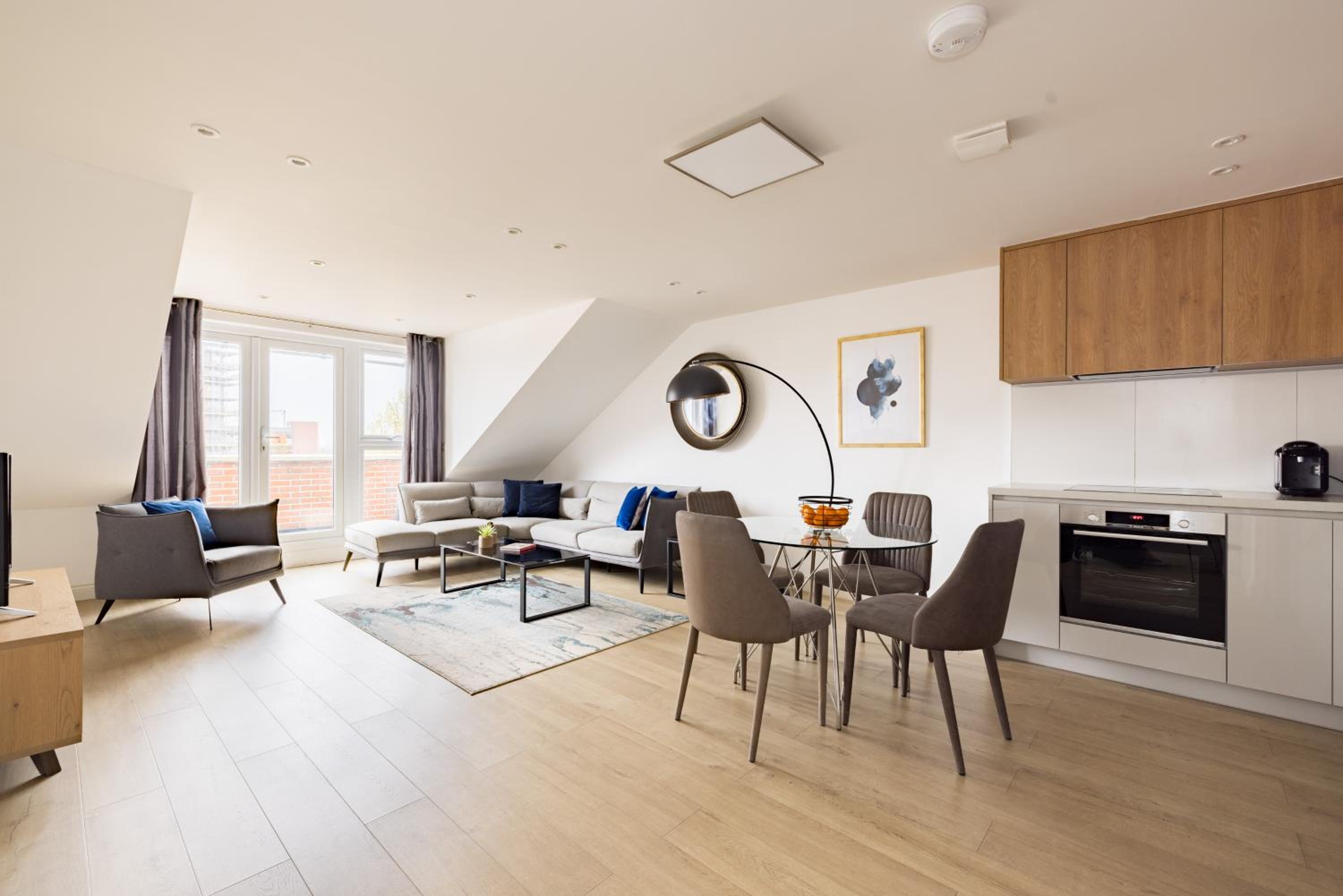 One Bedroom Apartment - Balcony - Photo 22