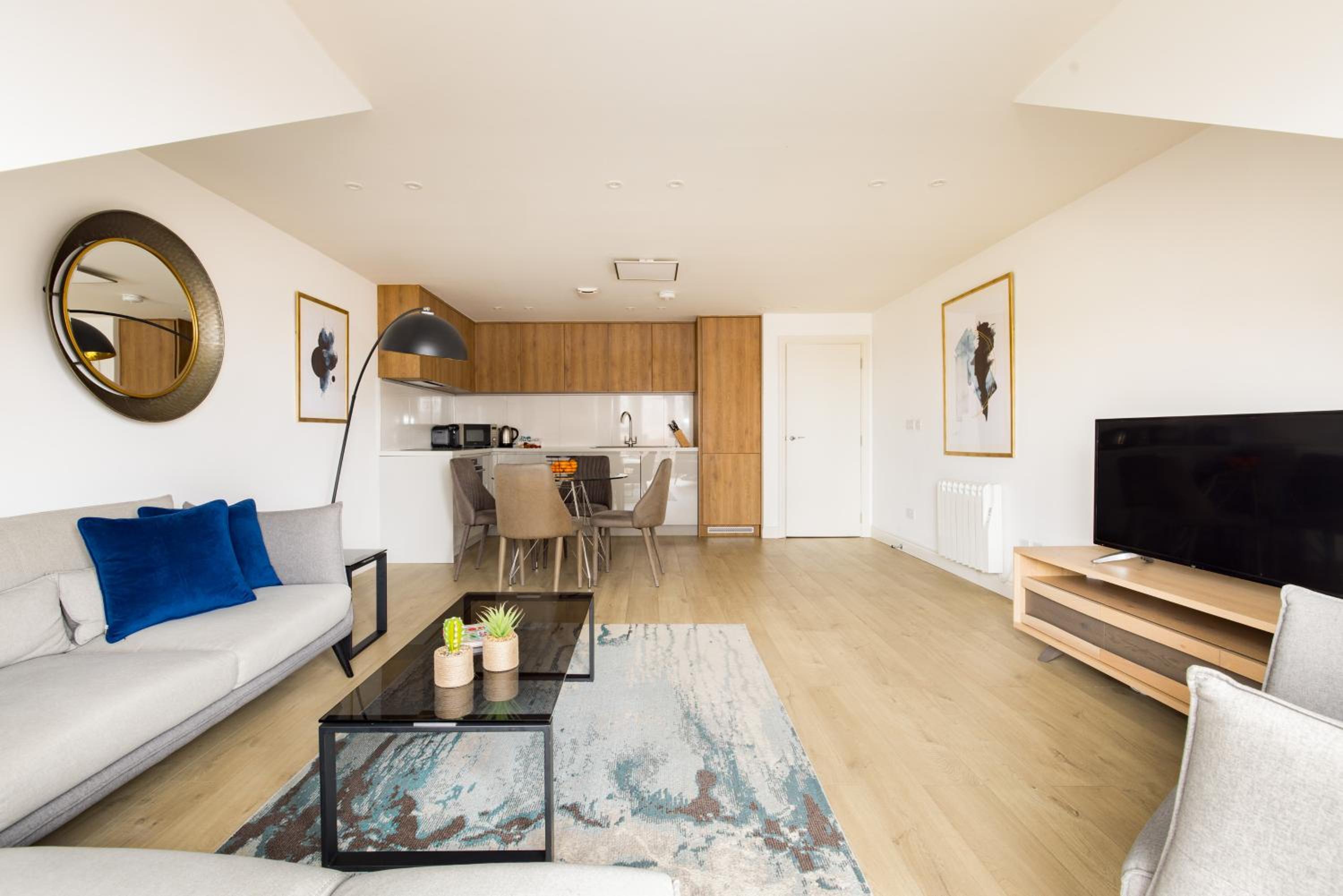 One Bedroom Apartment - Balcony - Photo 15