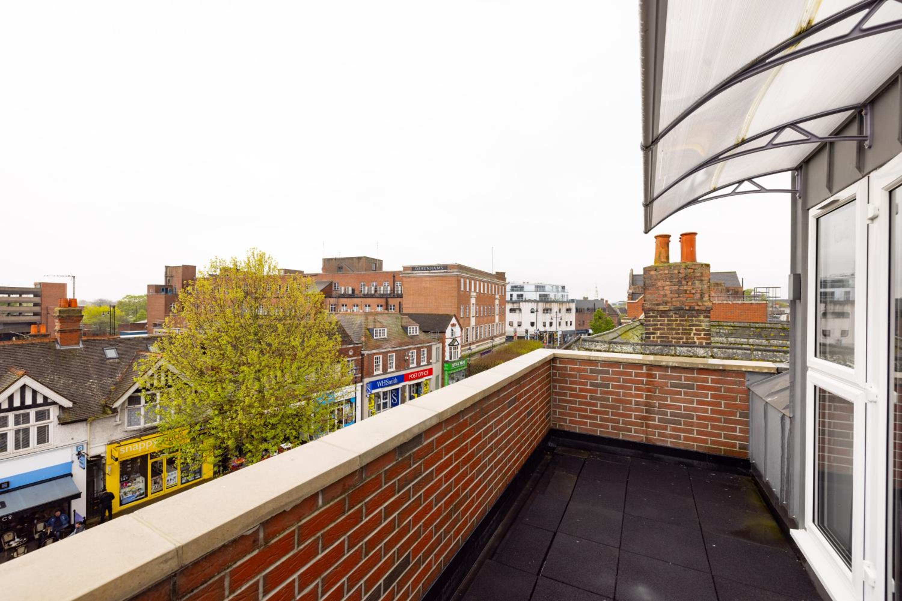 One Bedroom Apartment - Balcony - Photo 9
