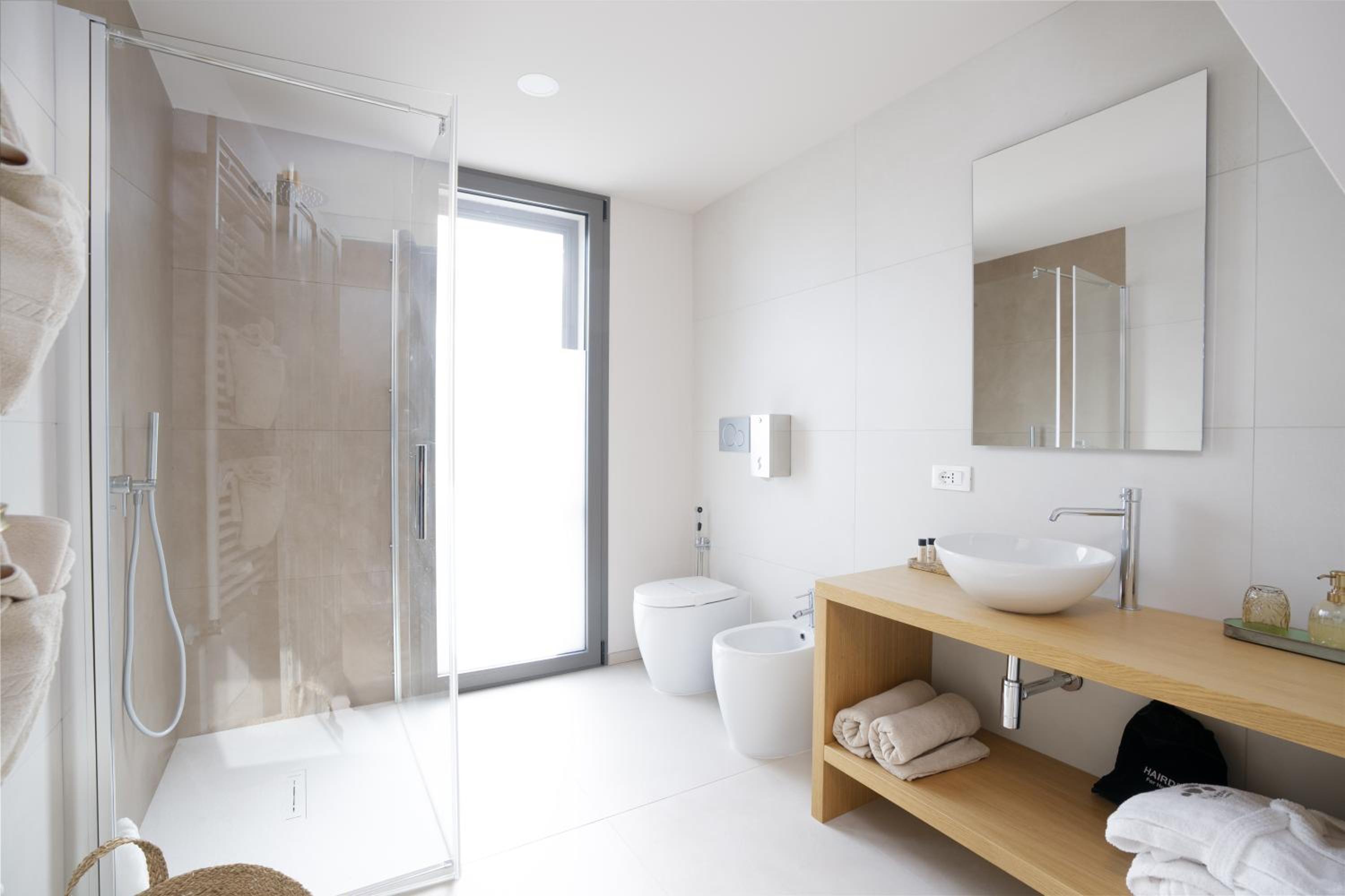 Deluxe Double Room with Balcony photo 2