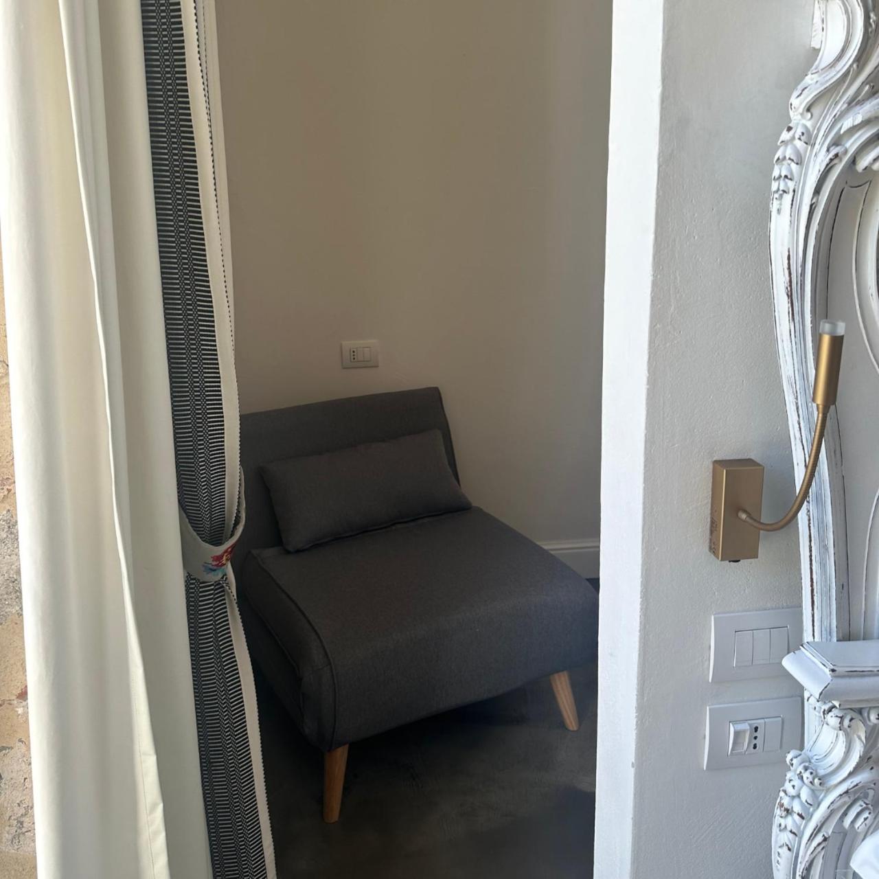 Deluxe Double Room (2 Adults + 1 Child) photo 3