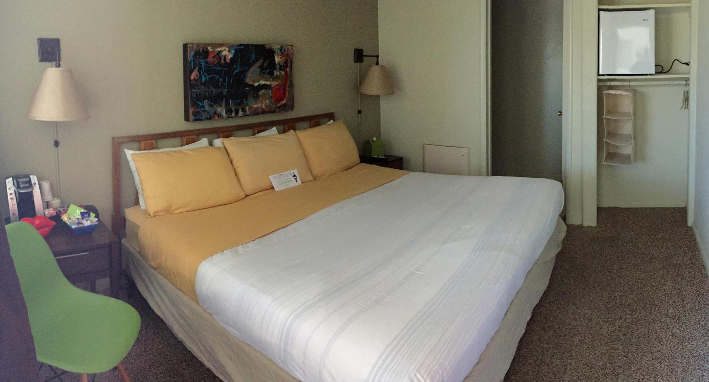 Standard King Room - Patio Level Pet Friendly photo 1