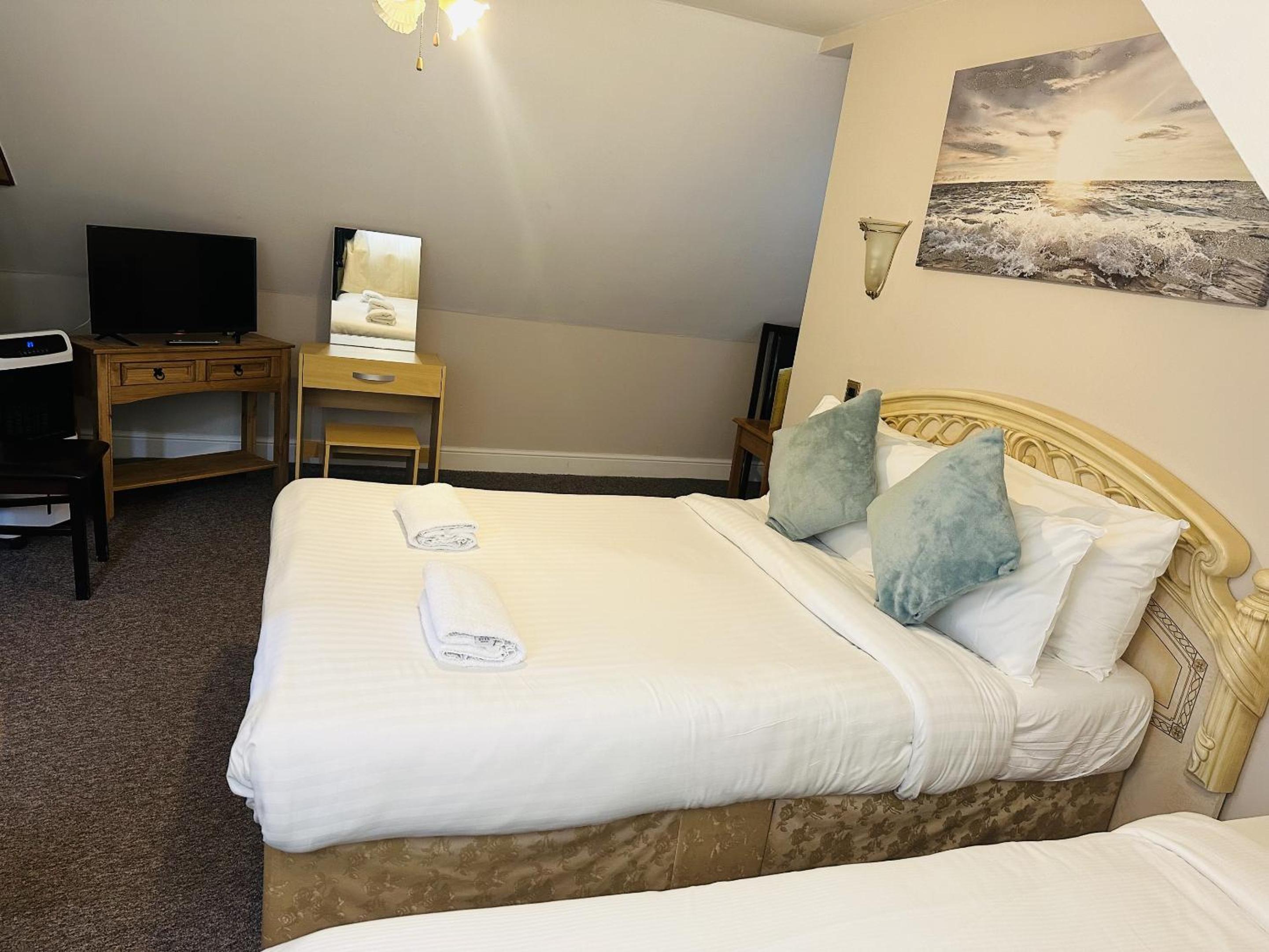 Deluxe Double Room with Shower - Photo 1