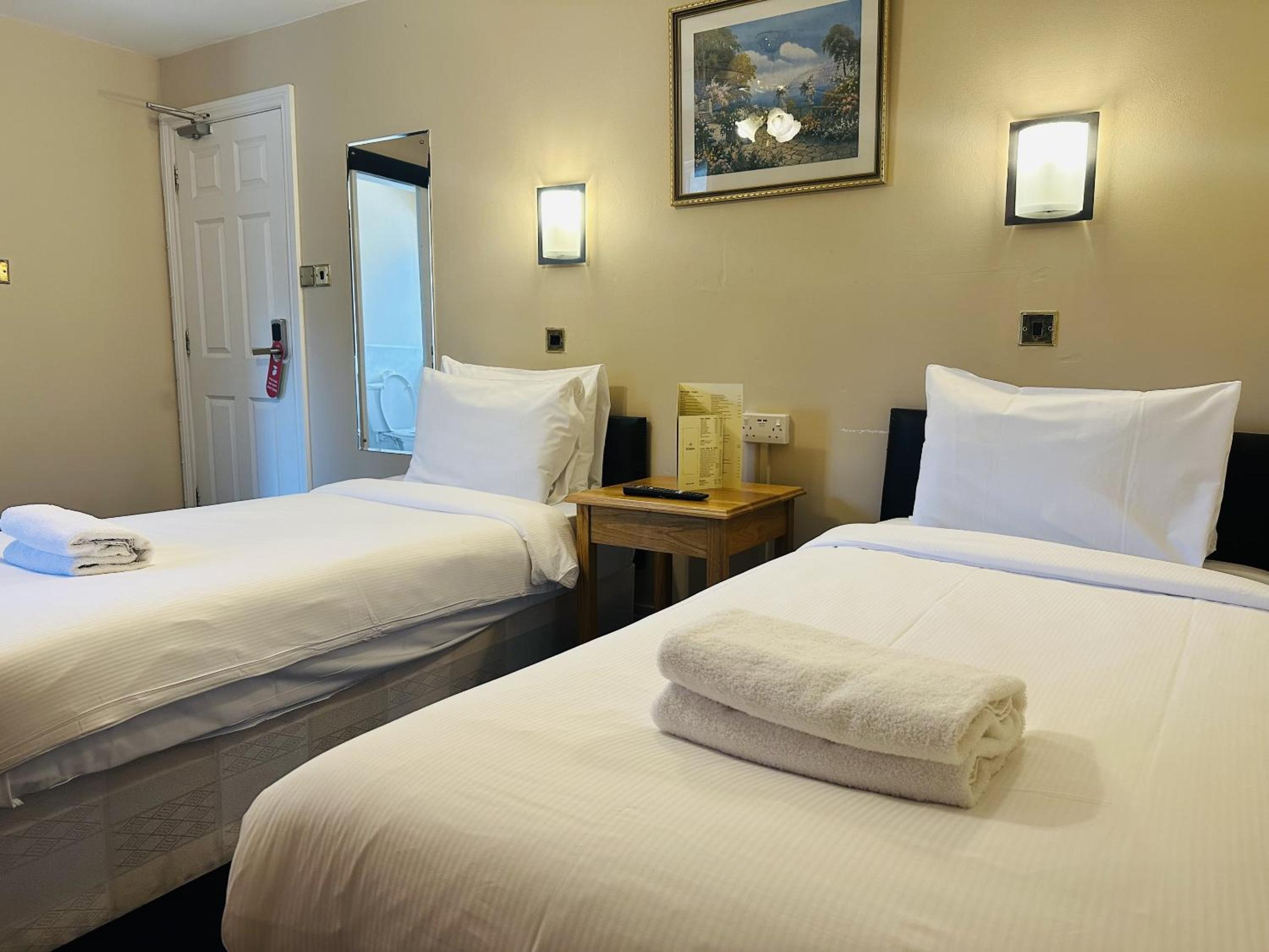Deluxe Twin Room photo 3