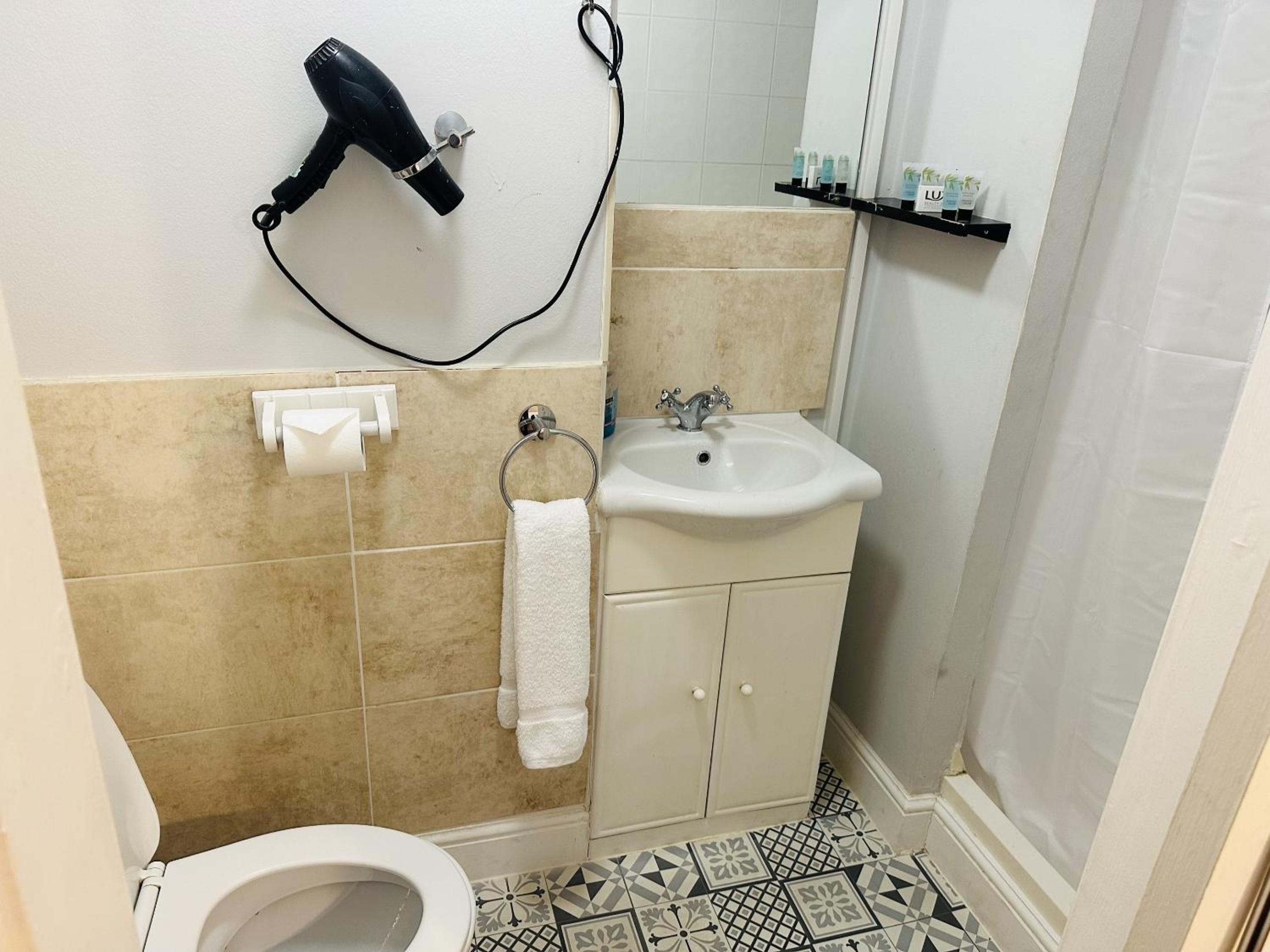 Deluxe Double Room with Shower - Photo 5