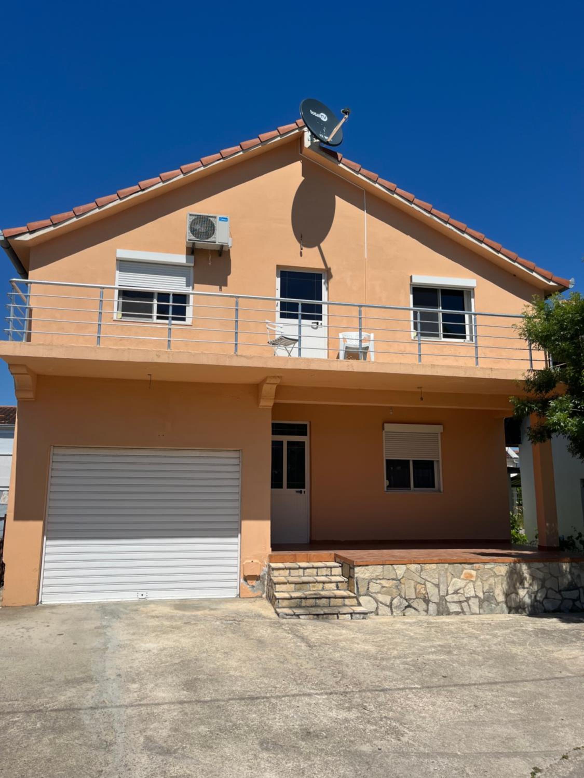 One-Bedroom House photo 1