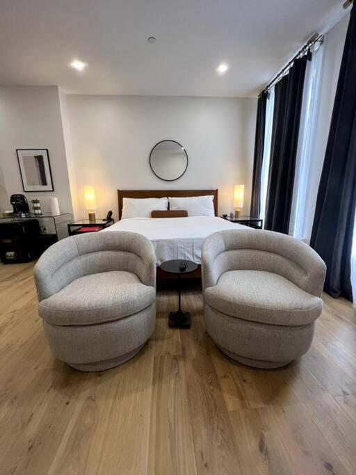 Deluxe King Room photo 2
