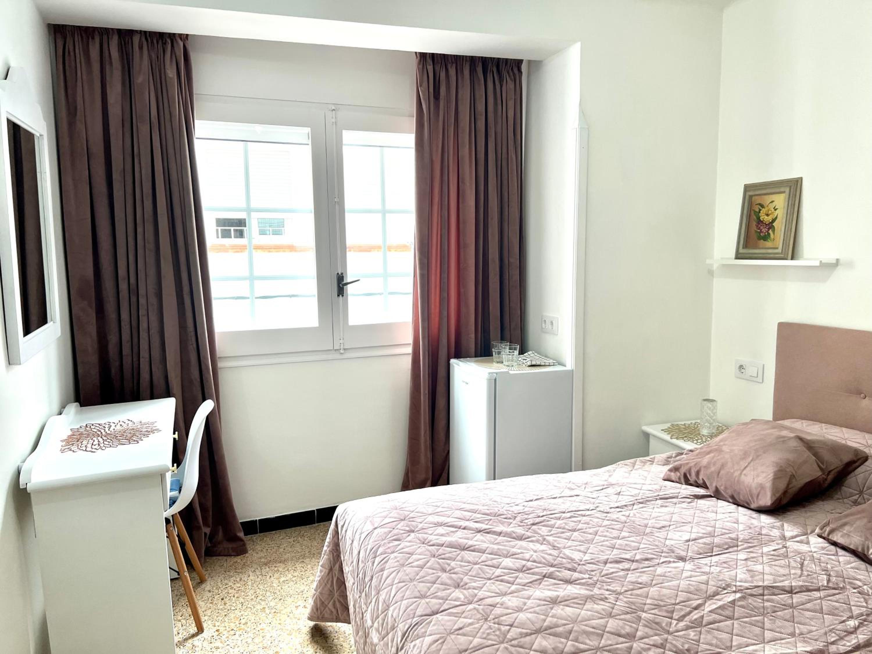 Queen Room photo 2
