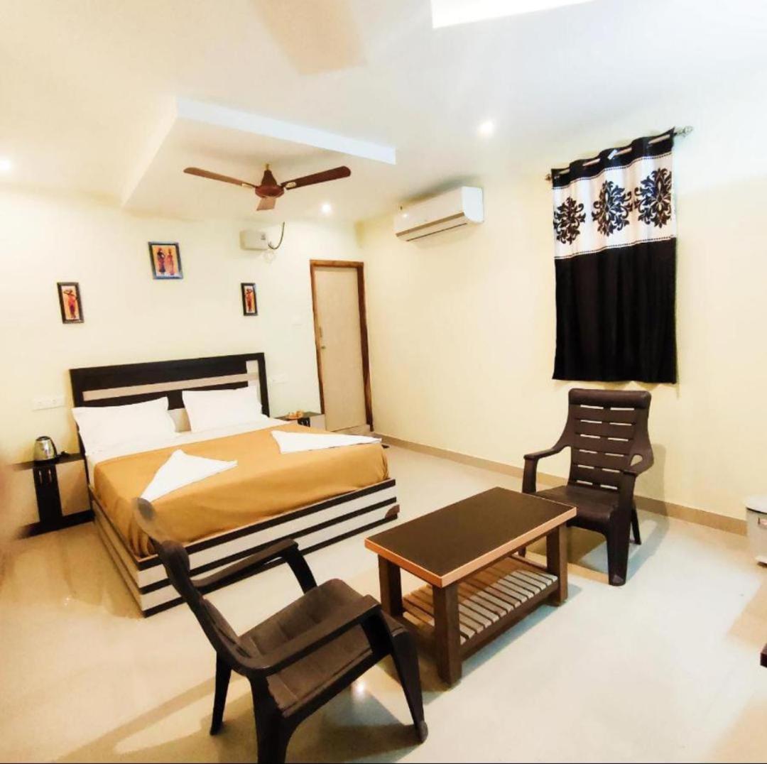 Deluxe Queen Room