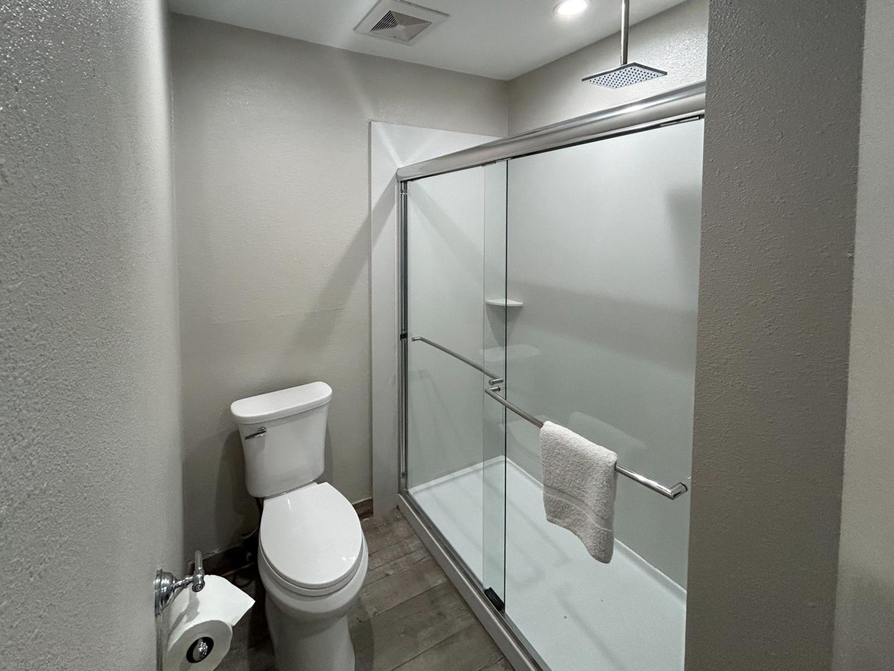 King Room - Non-Smoking - Photo 2