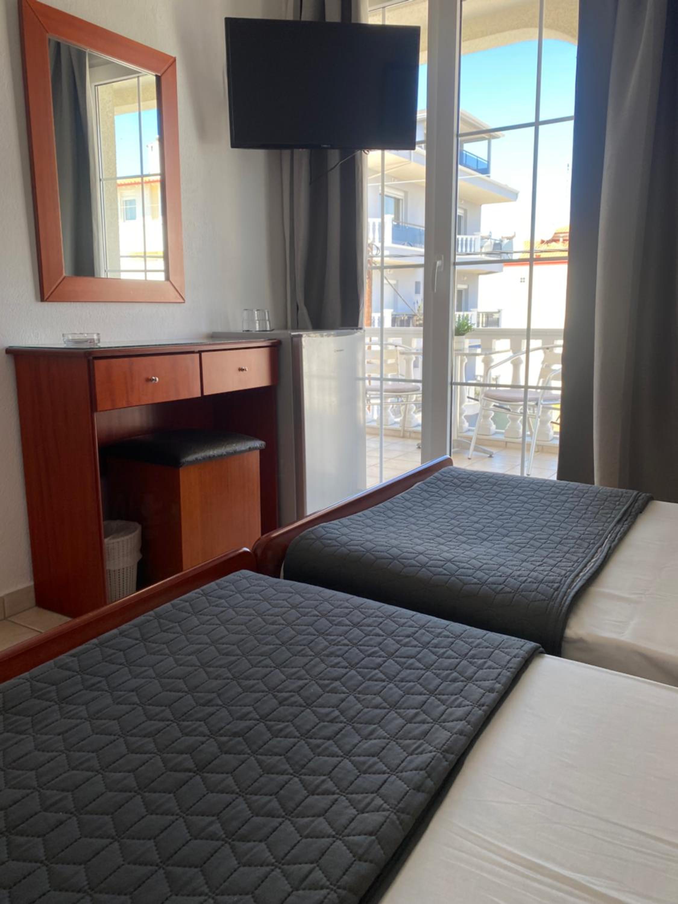 Double or Twin Room - Photo 9