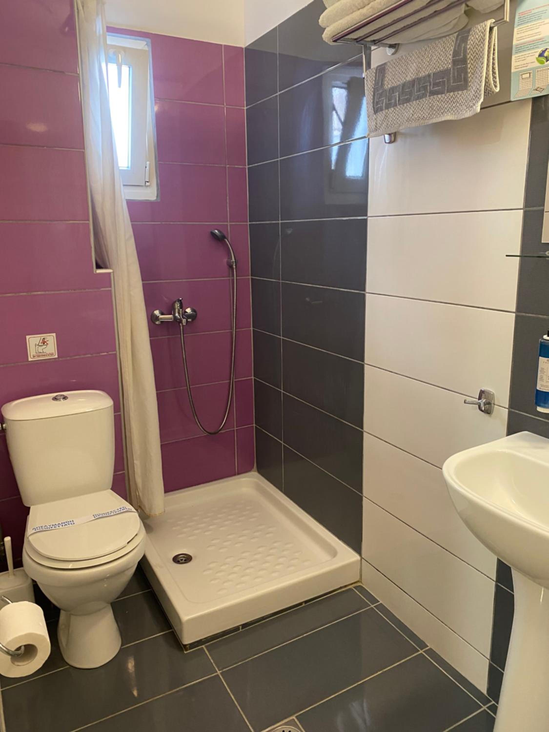Double or Twin Room - Photo 11