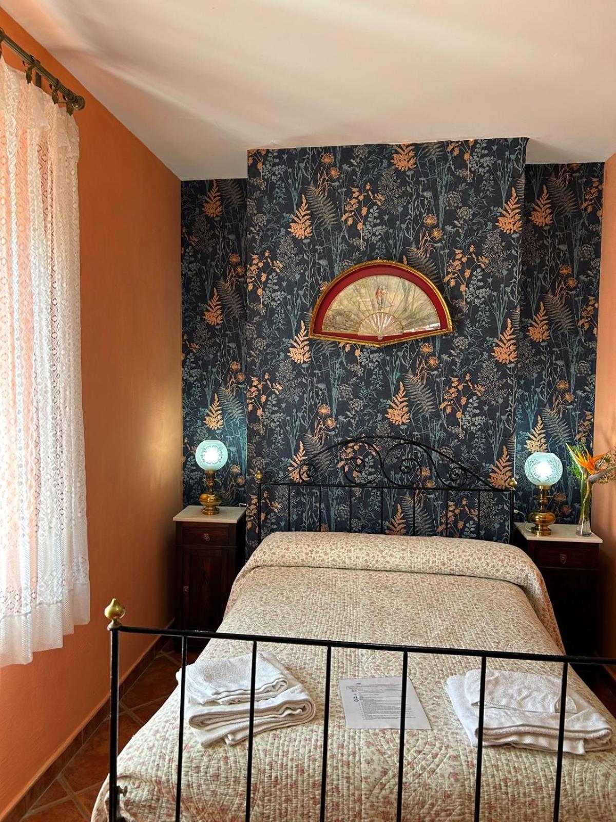 Double Room with Private External Bathroom - Photo 9