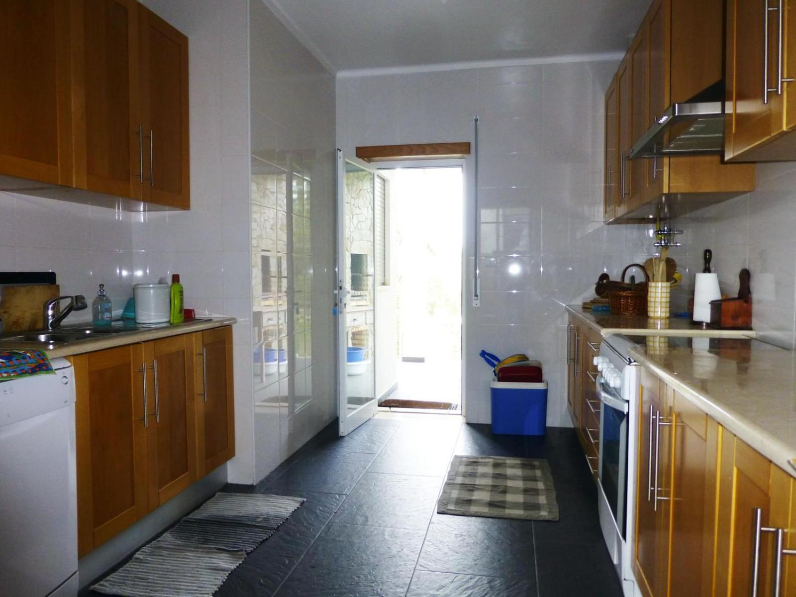 Five-Bedroom House photo 3