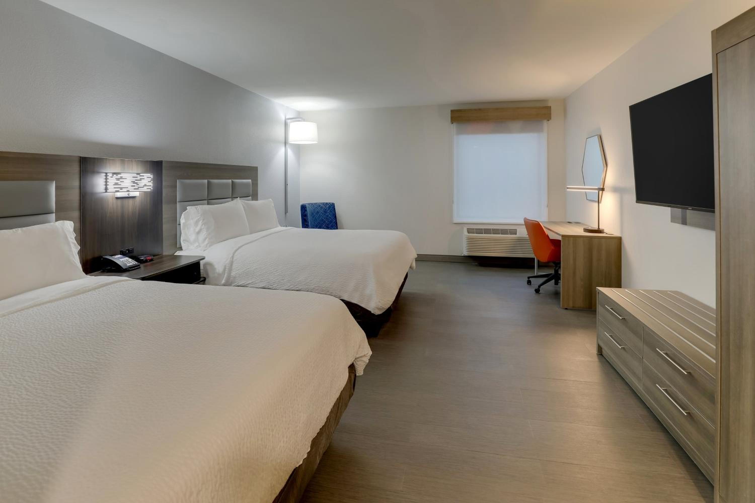Standard Room with Two Queen Beds - Photo 1