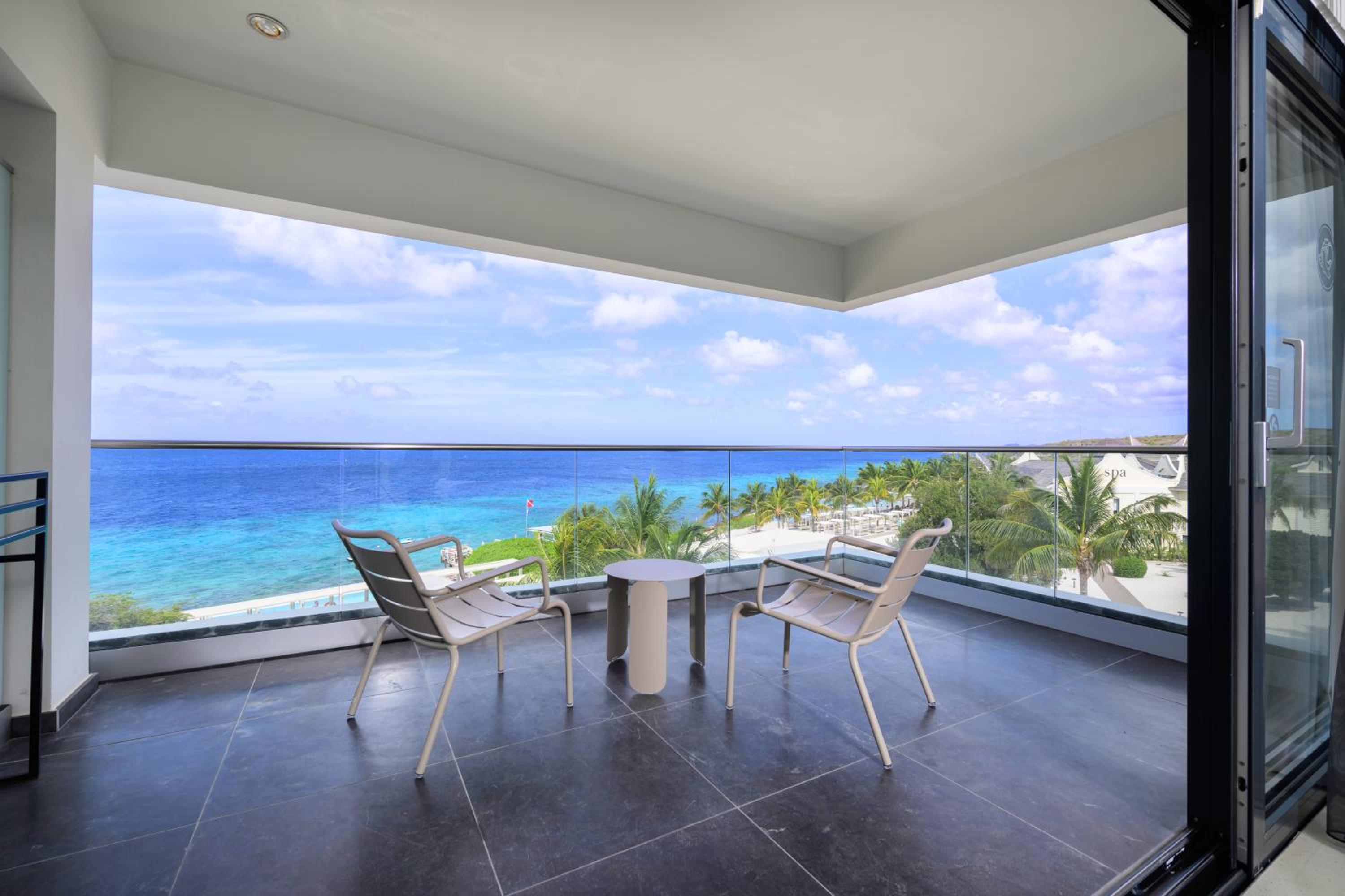 King Room - Ocean Front thumbnail 5