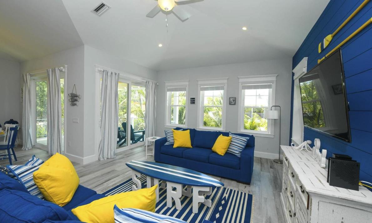 Five-Bedroom House photo 1