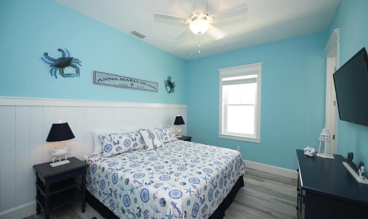 Five-Bedroom House photo 3