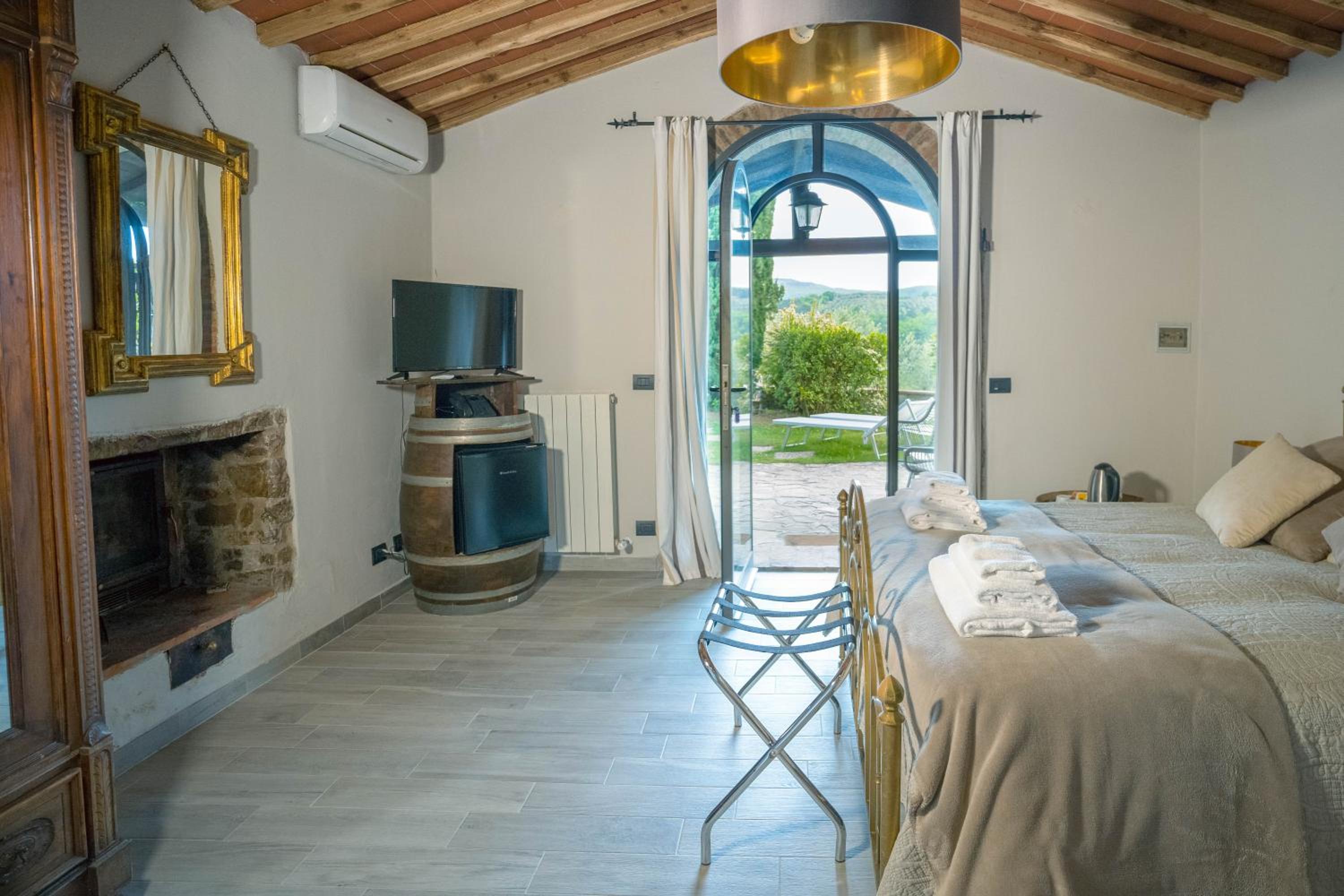 Deluxe Double Room with Garden View - Photo 11