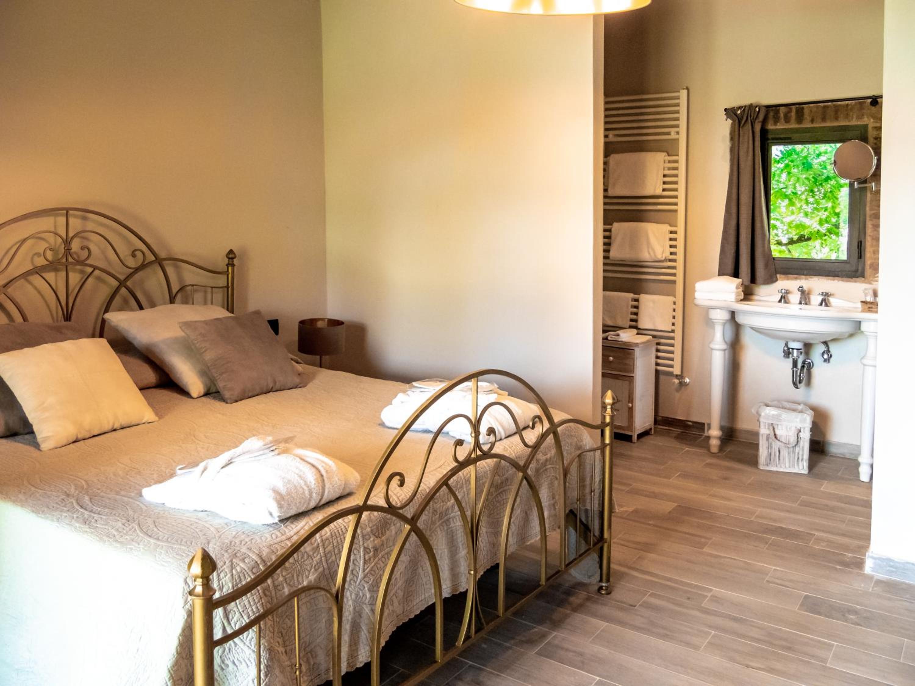 Deluxe Double Room with Garden View - Photo 18