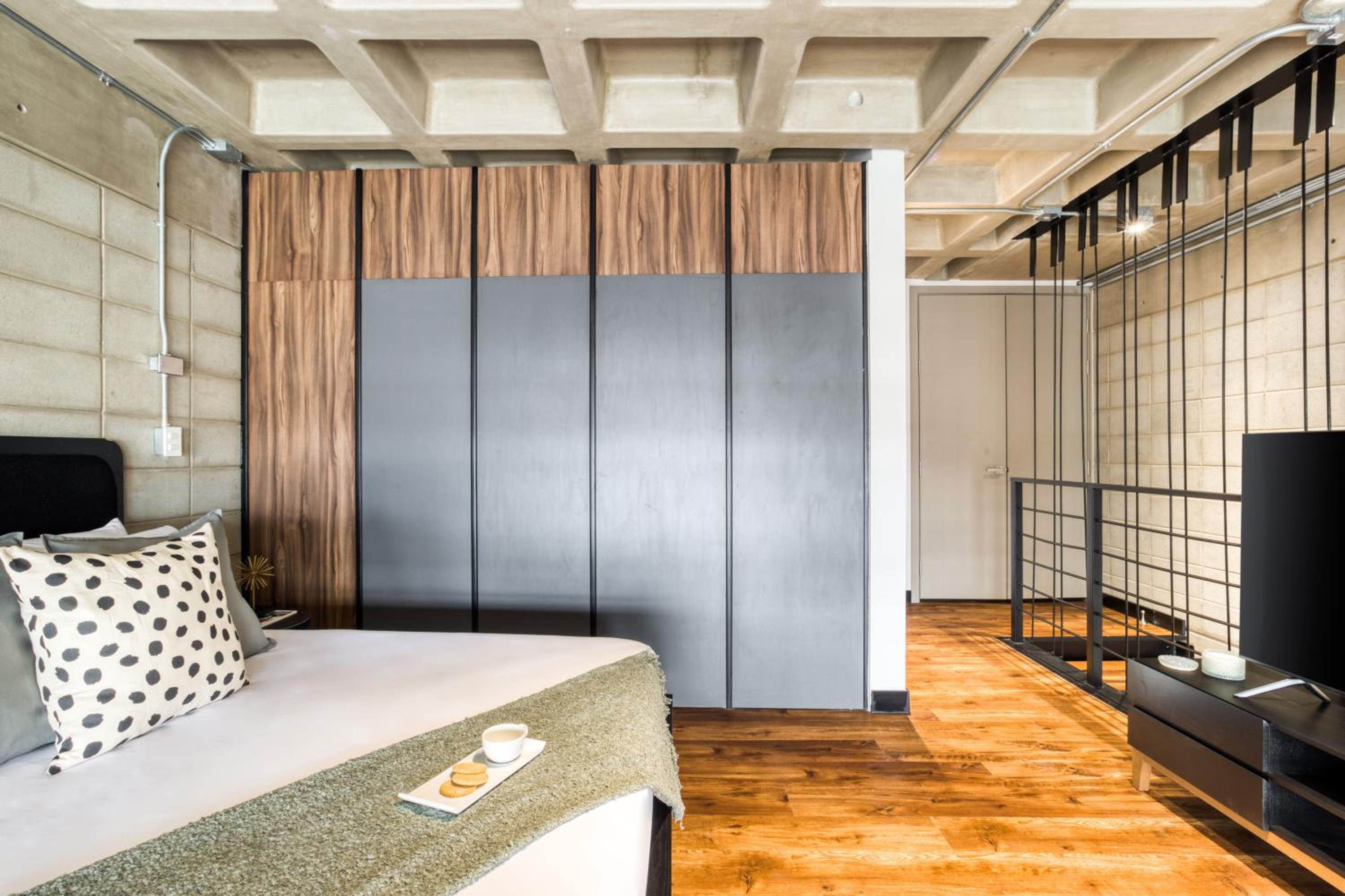 Premium Duplex Loft - Photo 2