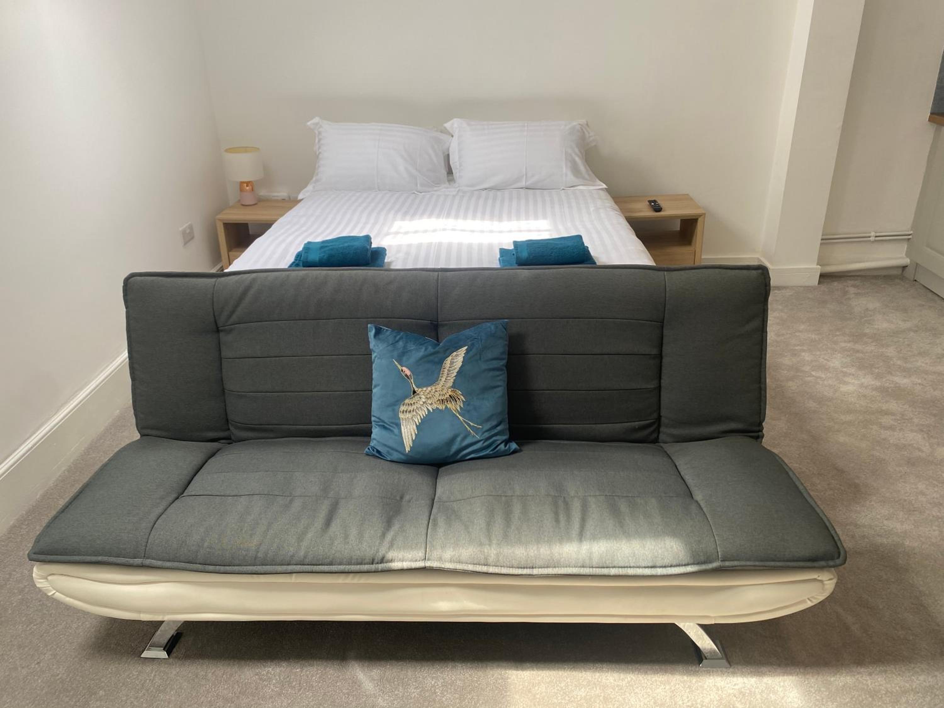 One-Bedroom Apartment photo 2
