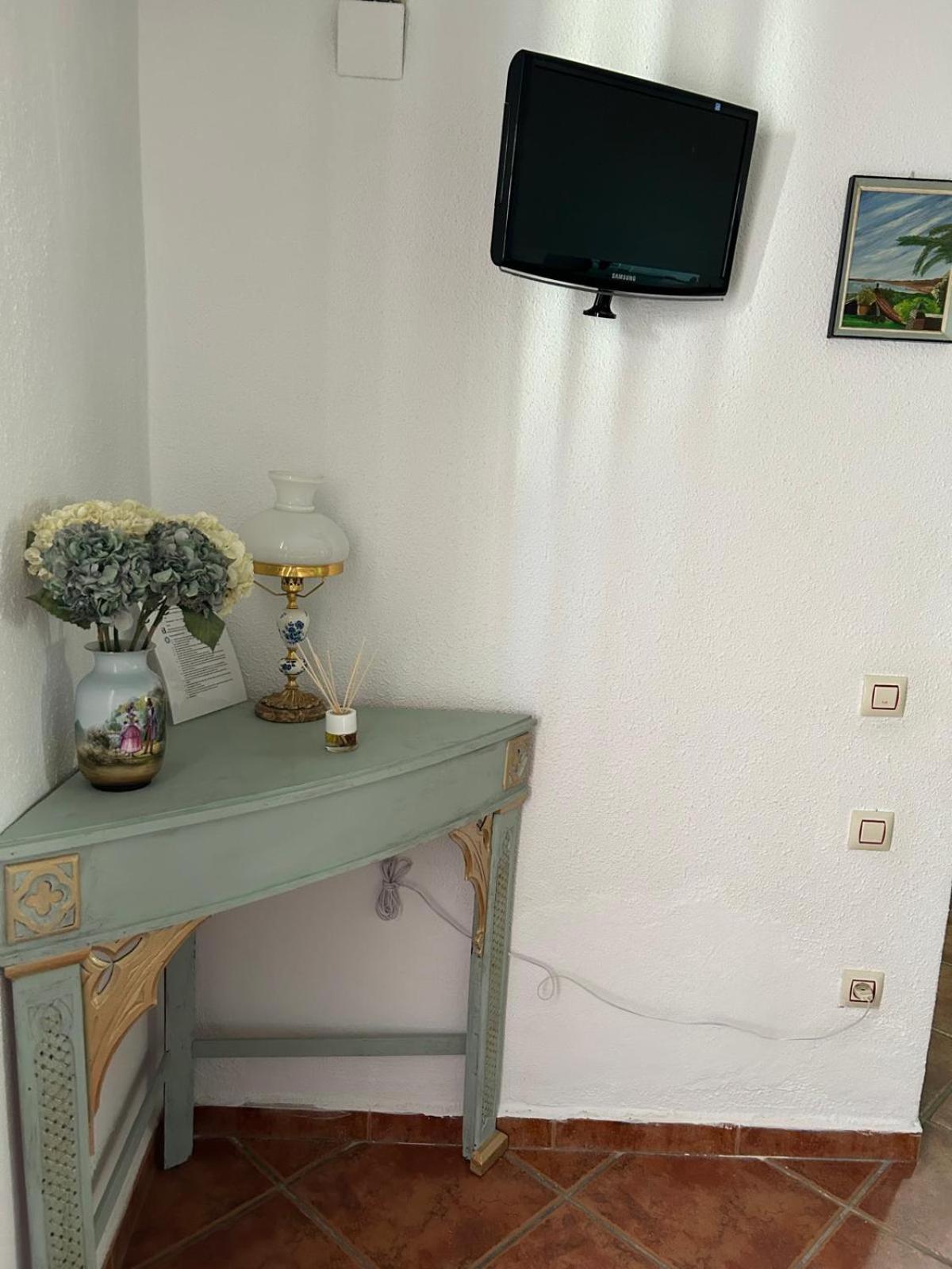 Standard Twin Room - Photo 6
