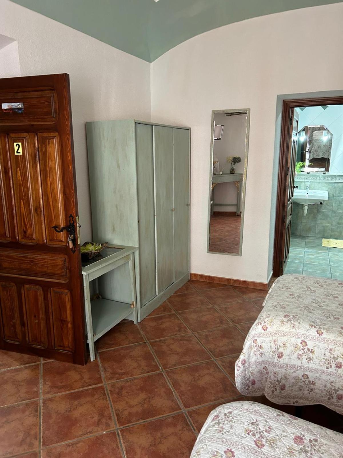 Standard Twin Room - Photo 7