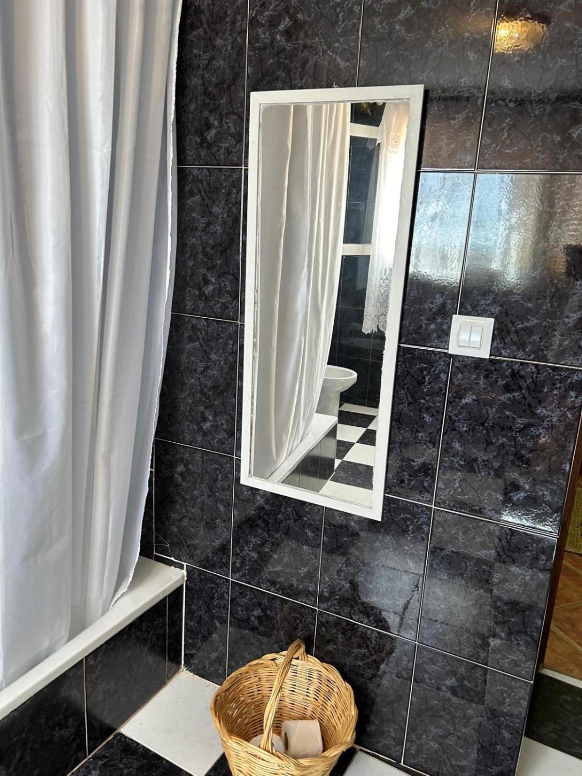 Double Room with Private External Bathroom - Photo 6