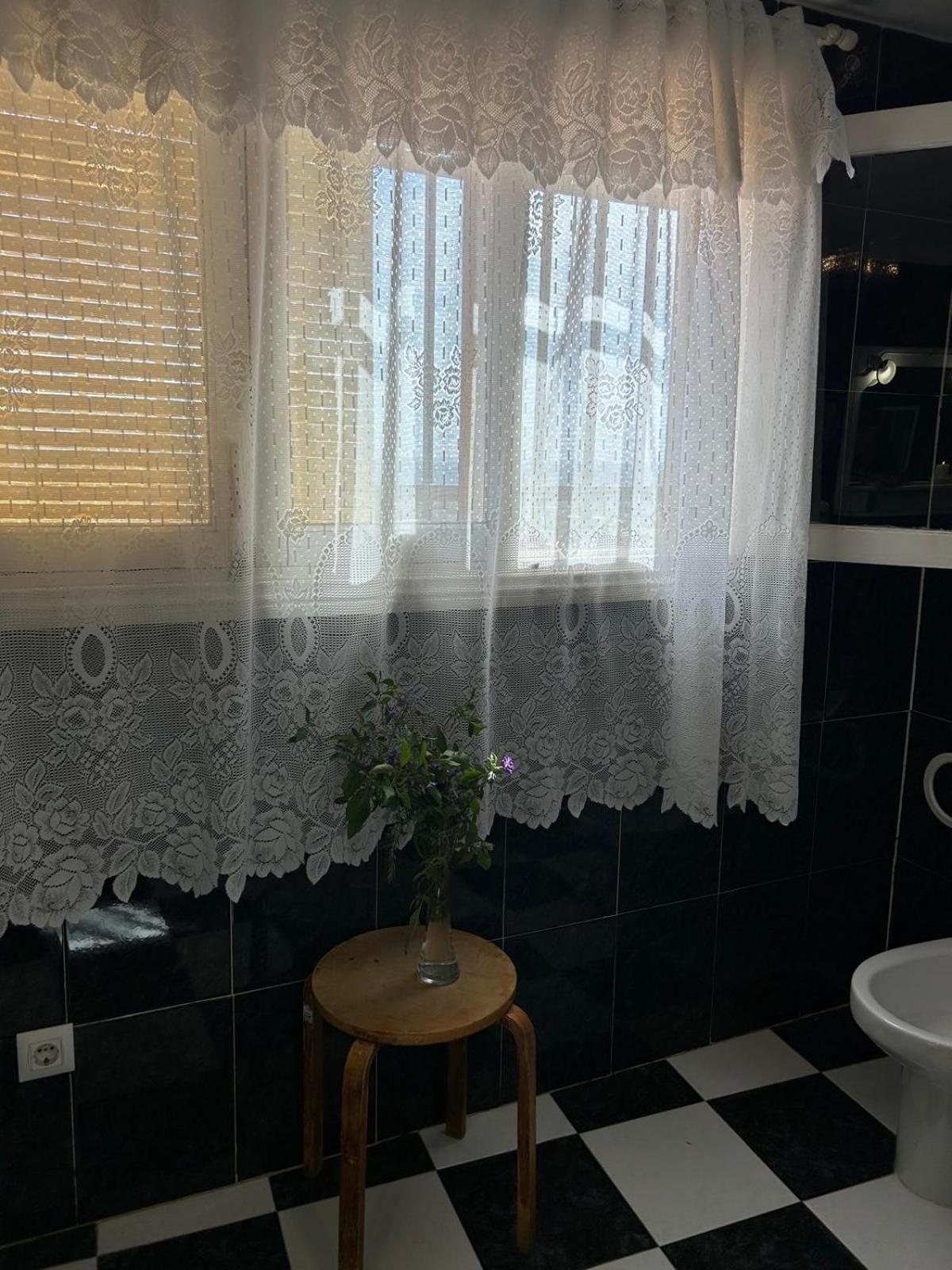 Double Room with Private External Bathroom - Photo 5