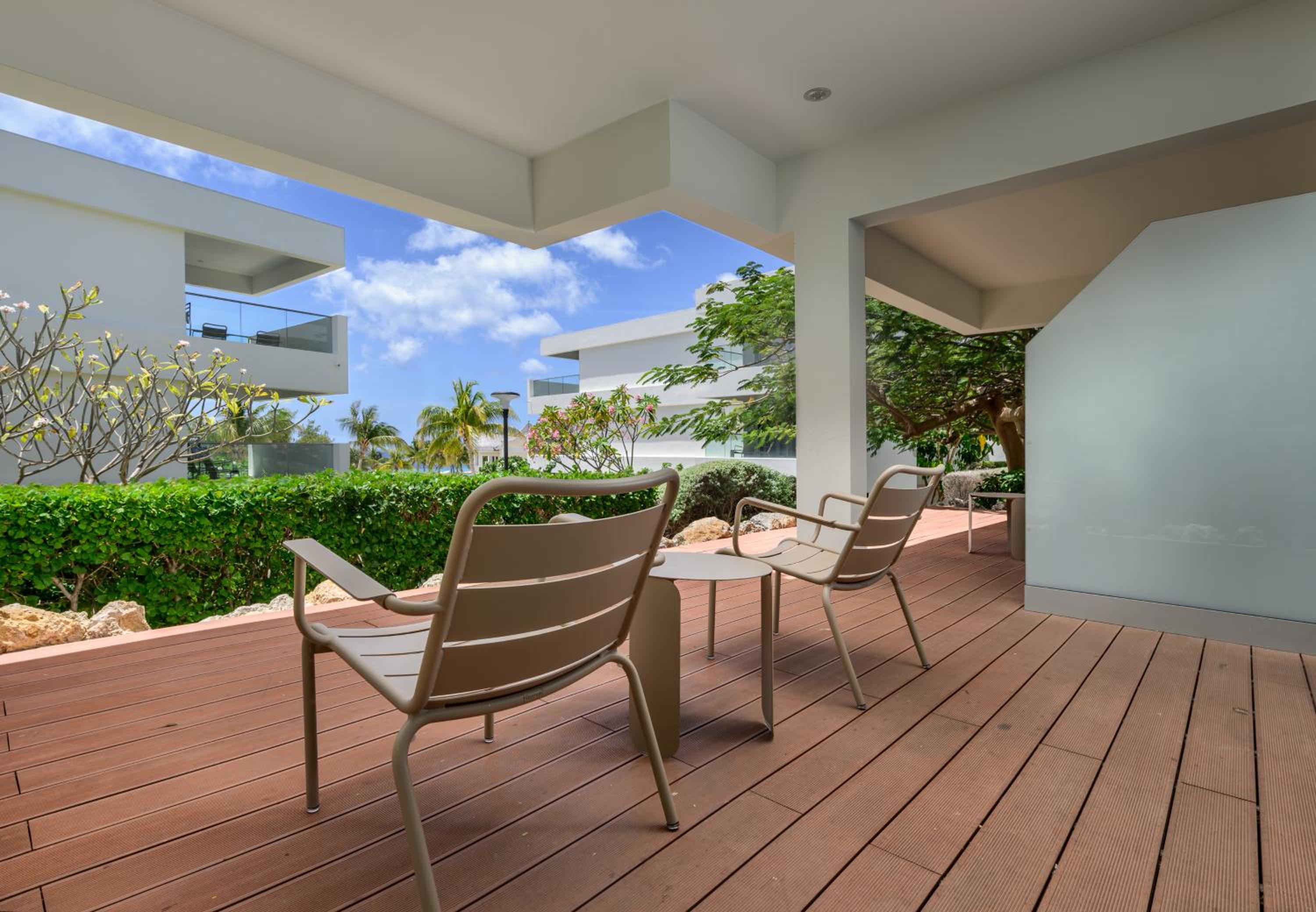 King Room with Garden View thumbnail 6