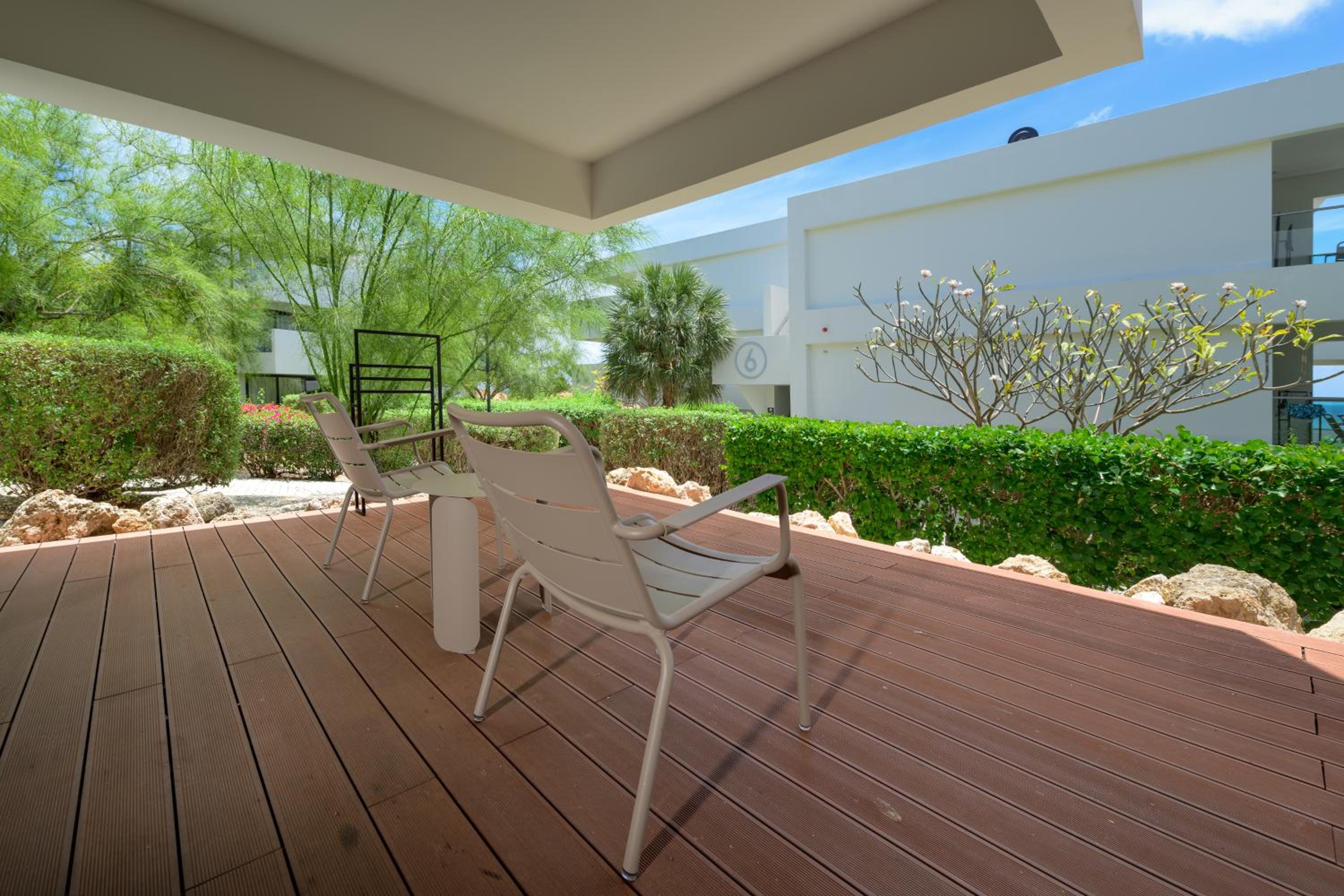King Room with Garden View thumbnail 5