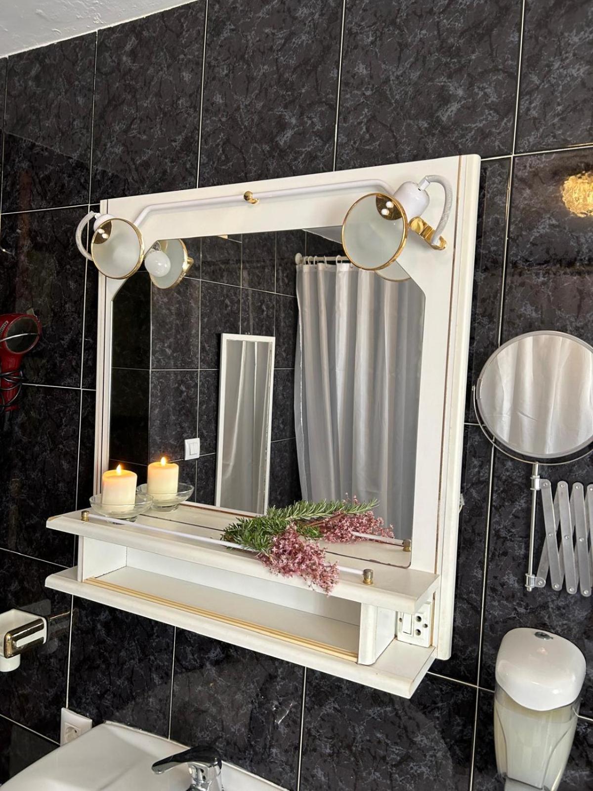 Double Room with Private External Bathroom - Photo 2