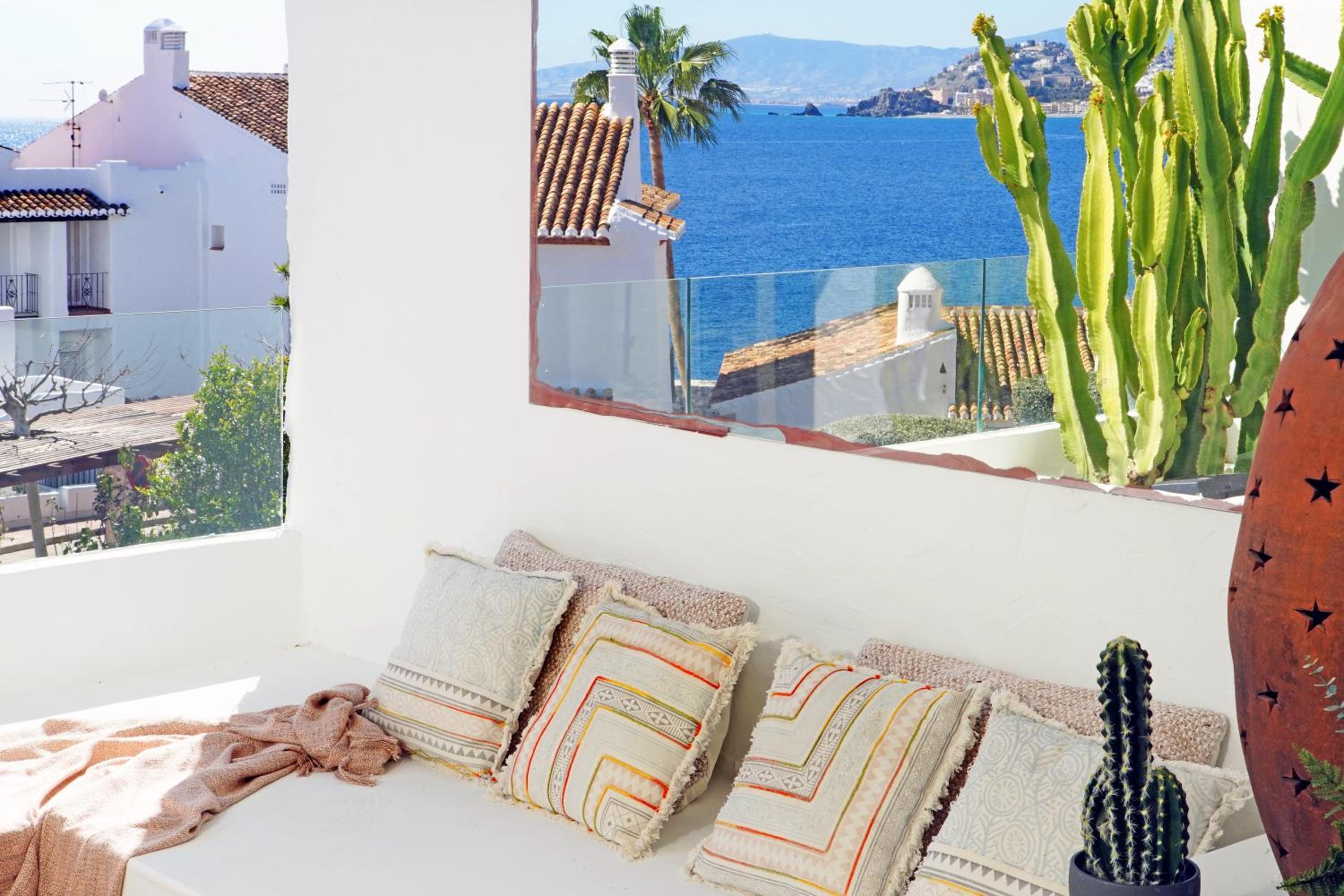 Two-Bedroom Apartment with Terrace and Sea View photo 2
