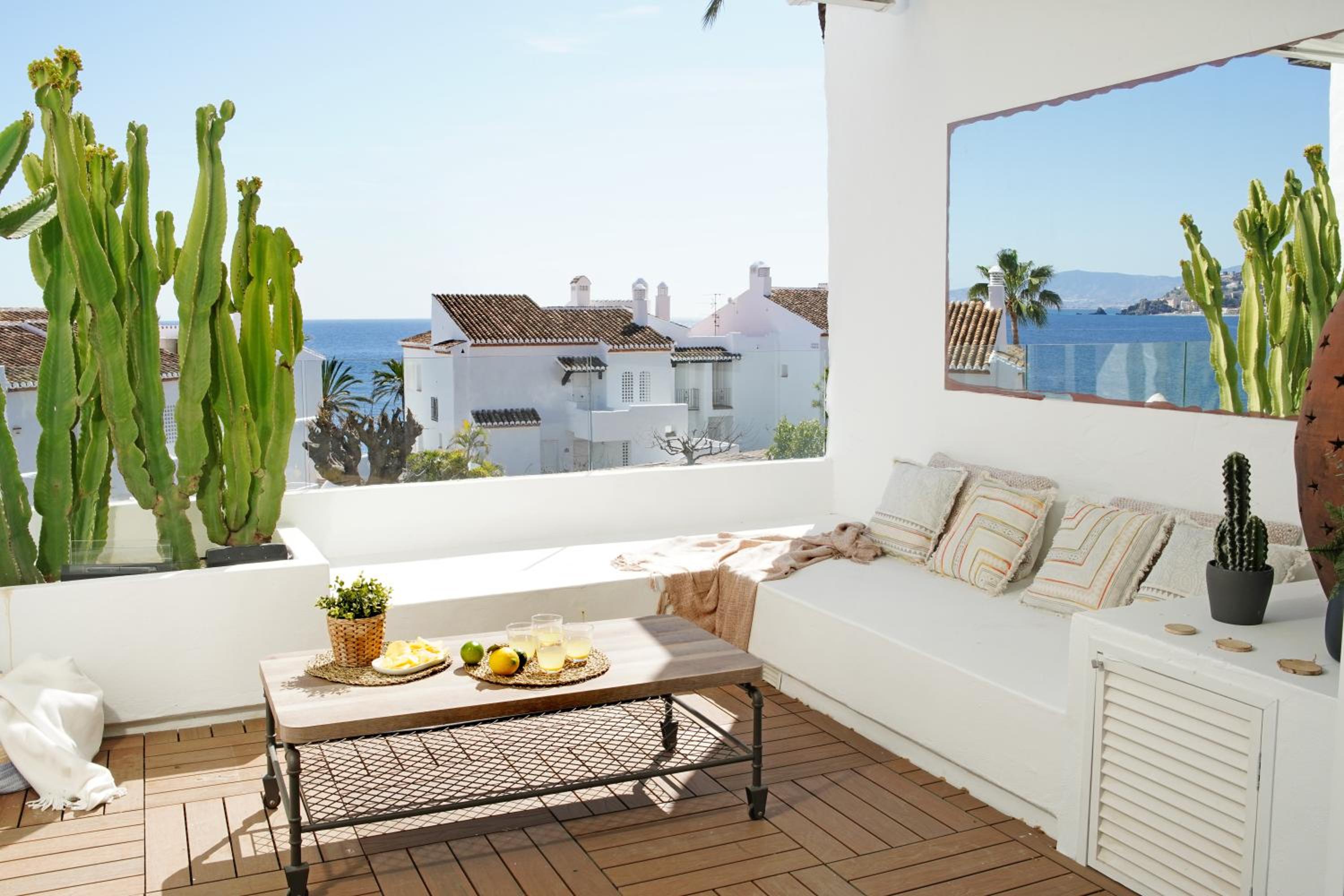 Two-Bedroom Apartment with Terrace and Sea View photo 3