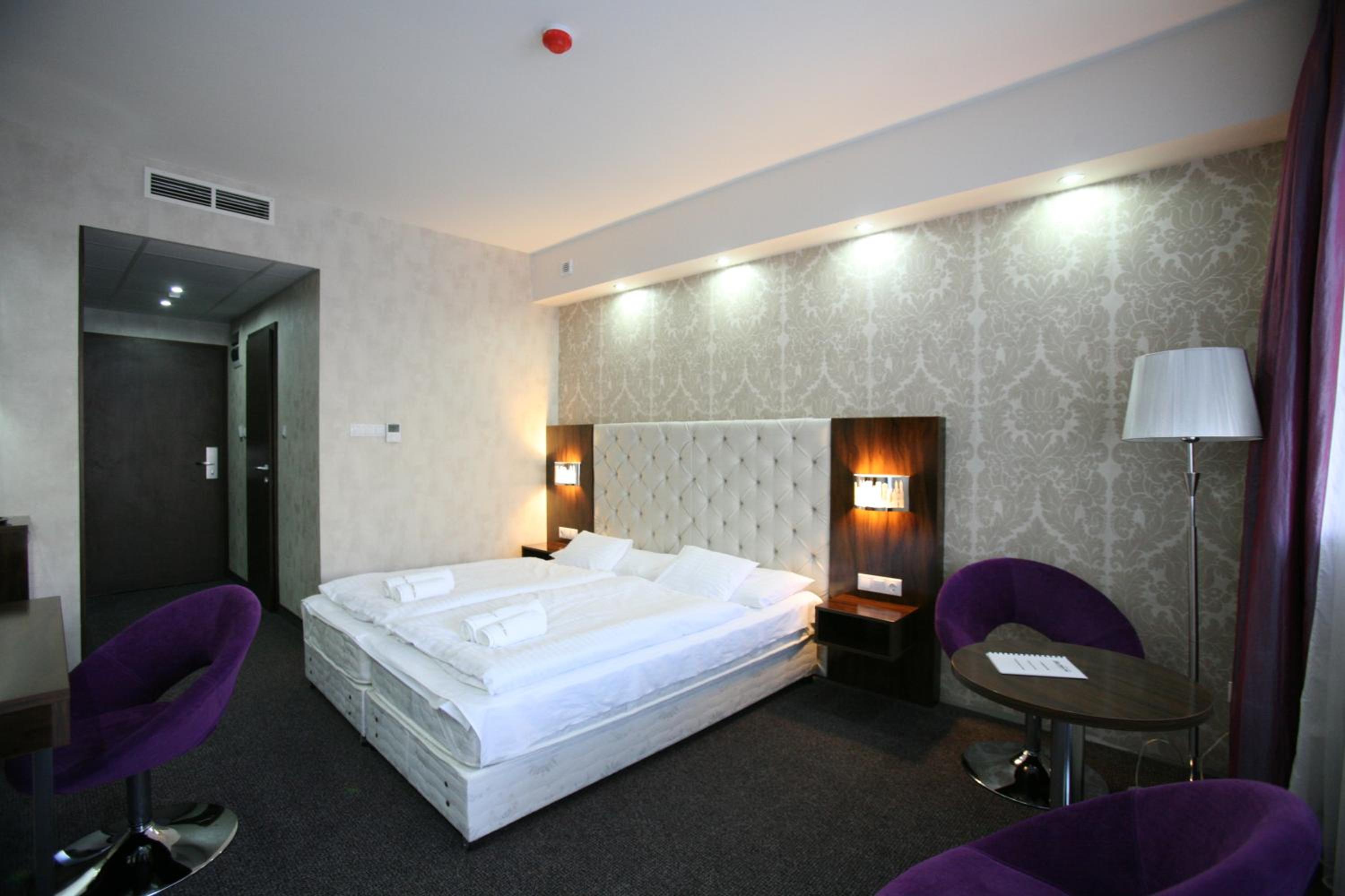 Superior Double or Twin Room - Photo 12