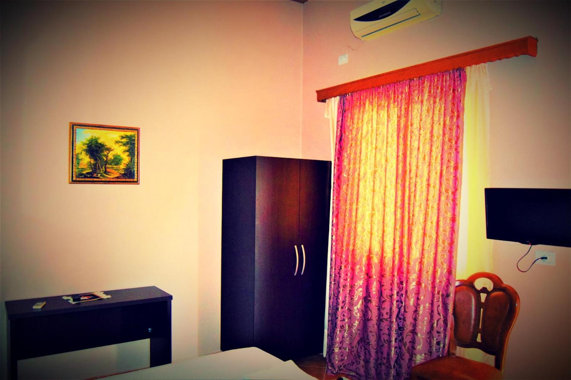 Double Room with Private Bathroom photo 3