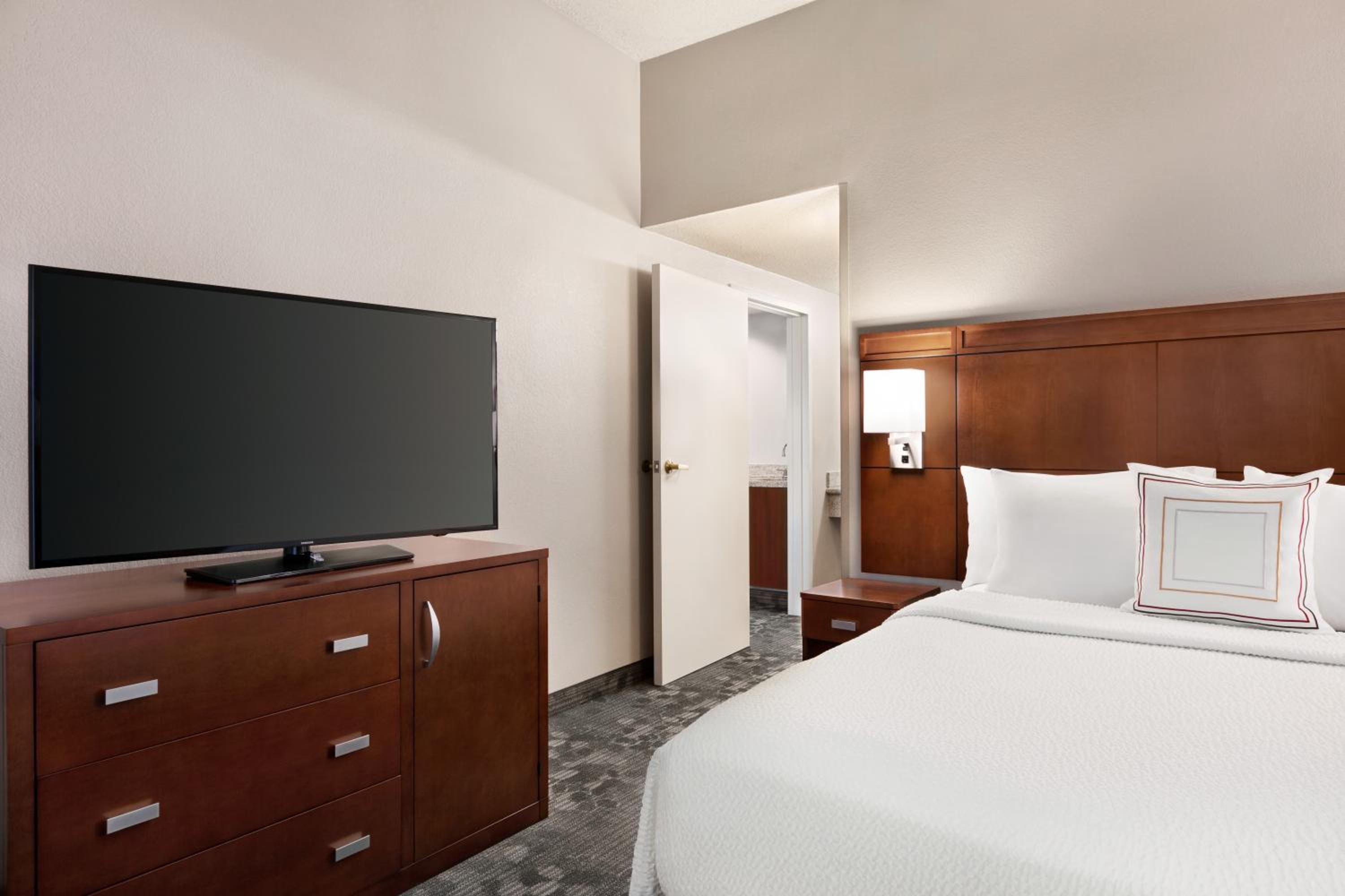 King Room with Sofa Bed - Photo 1