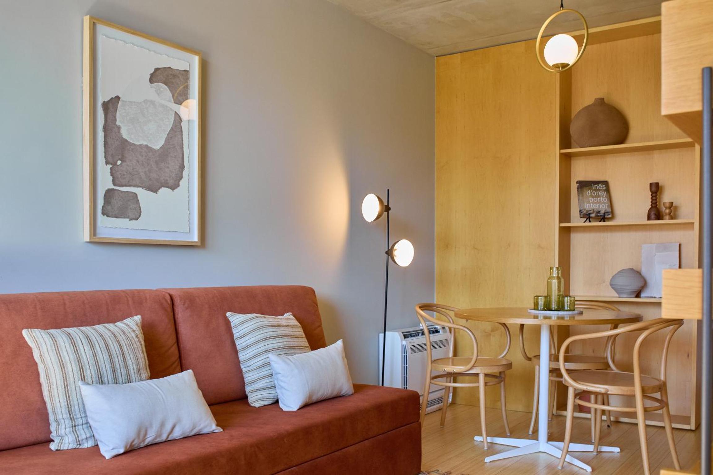 One-Bedroom Apartment with Balcony and Pool View - Photo 20