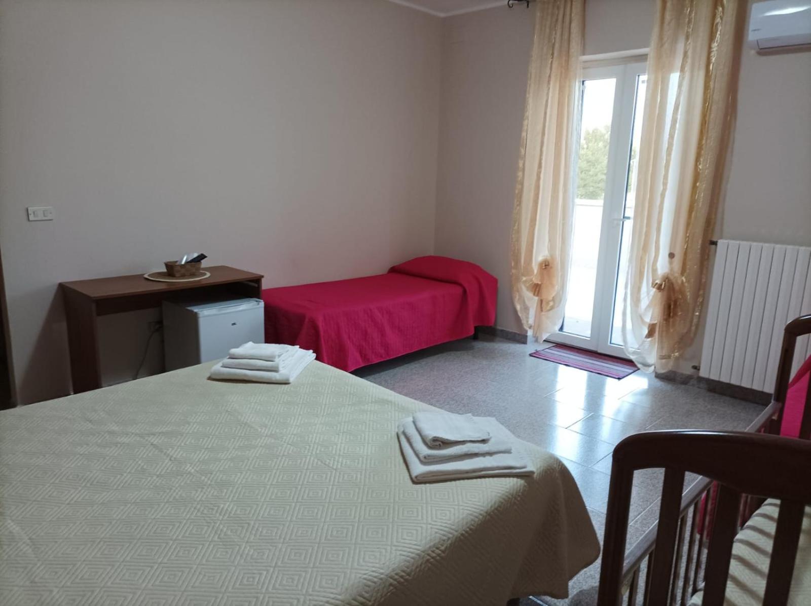 Large Double Or Twin Room photo 2