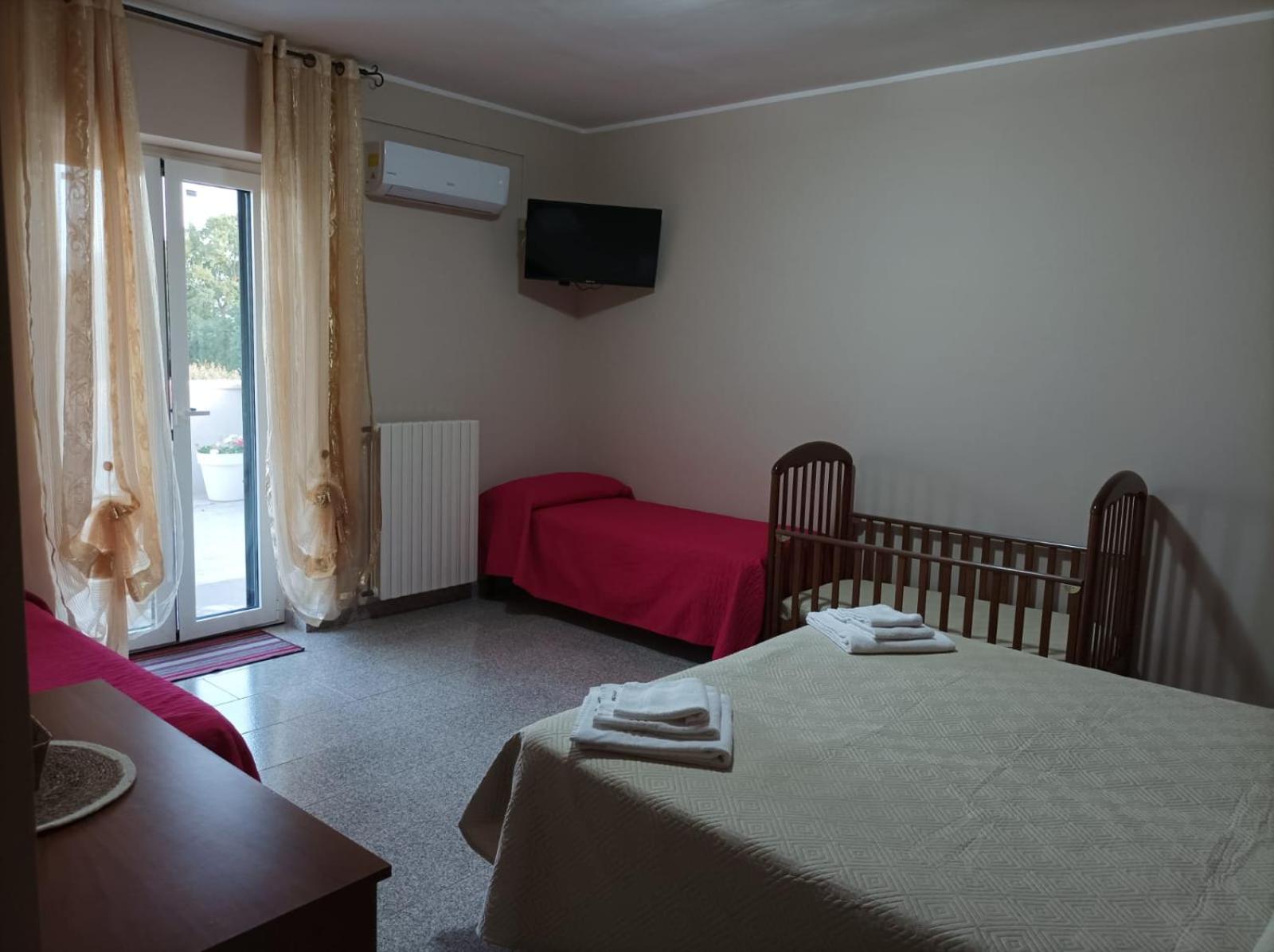 Large Double Or Twin Room photo 1
