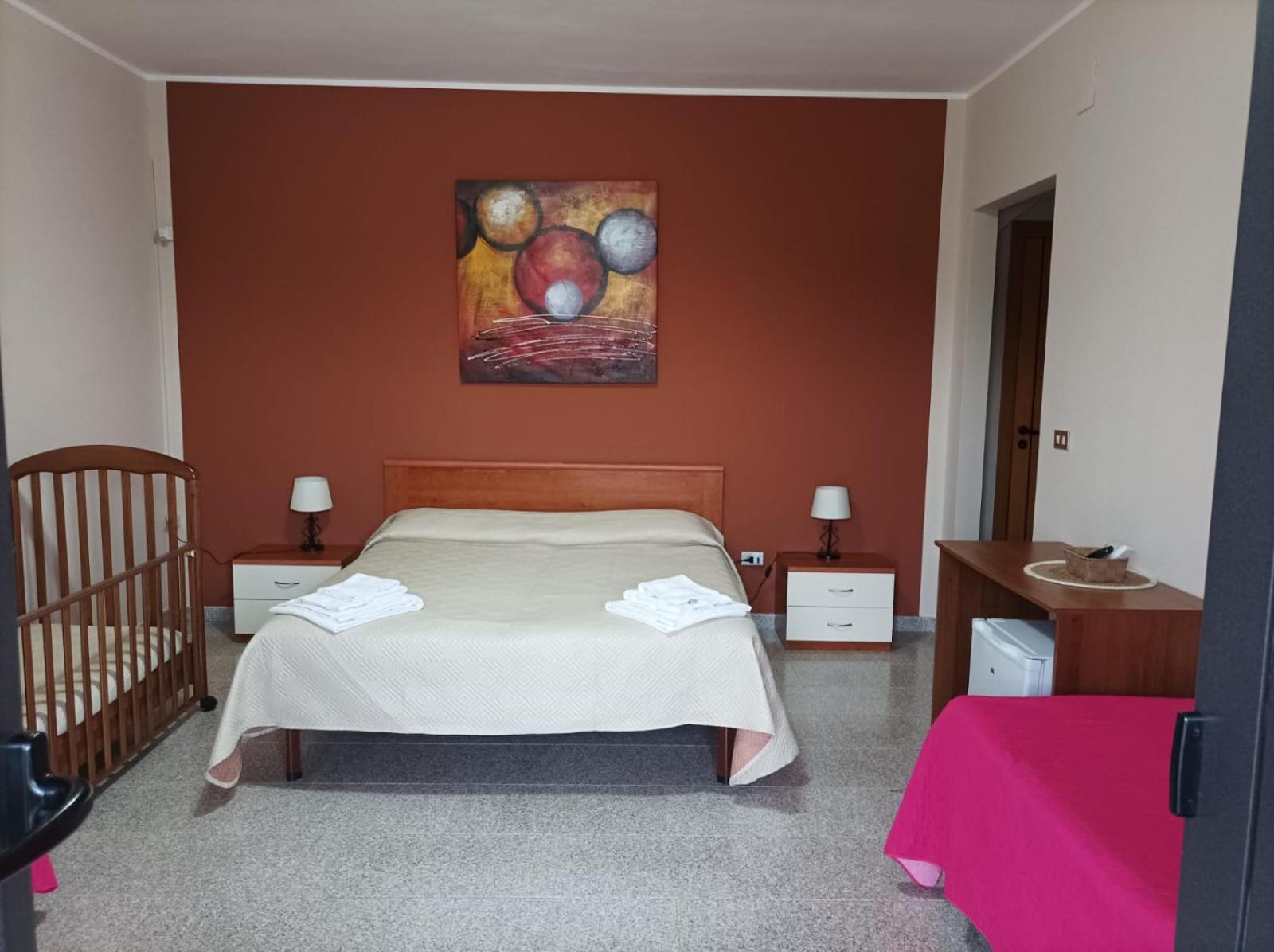 Large Double Or Twin Room photo 3