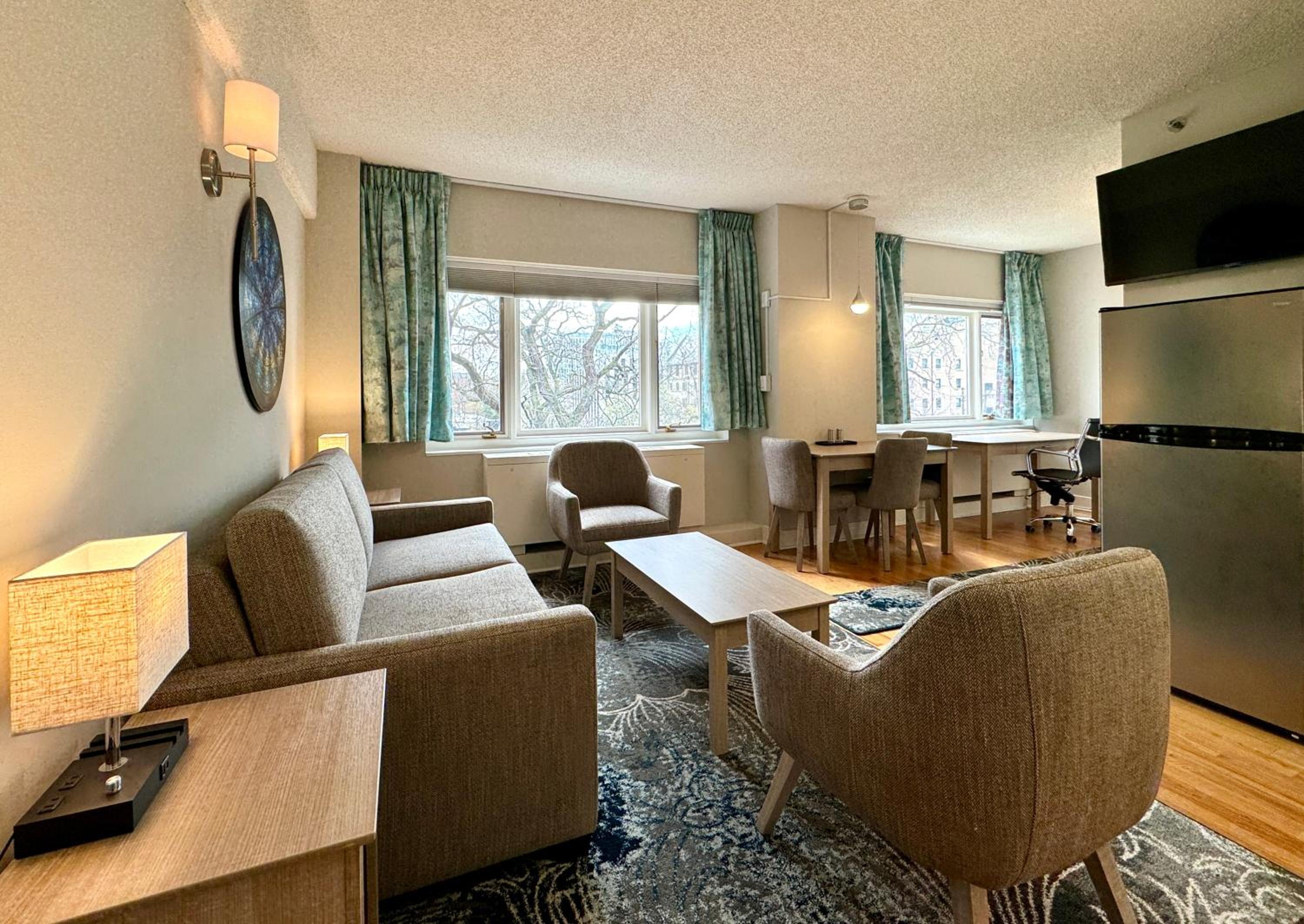One-Bedroom Deluxe Two Bed XL Suite