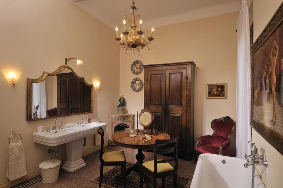 Superior King Room - Photo 14