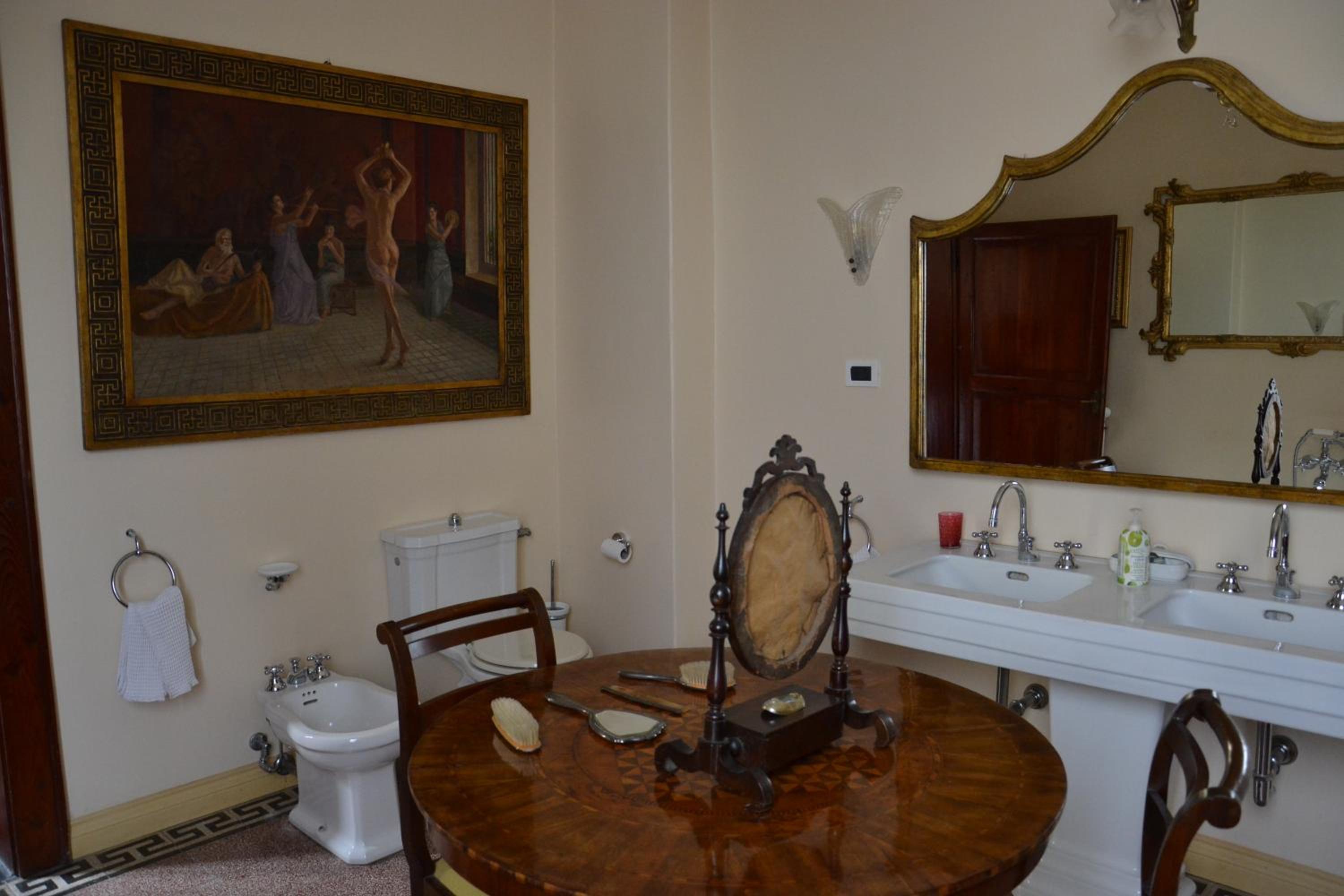 Superior King Room - Photo 12