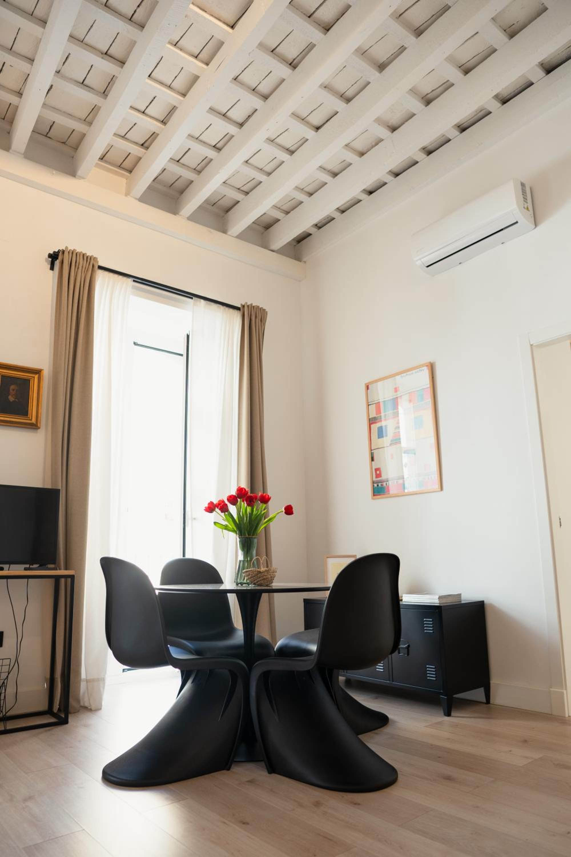 One-Bedroom Apartment - Photo 6