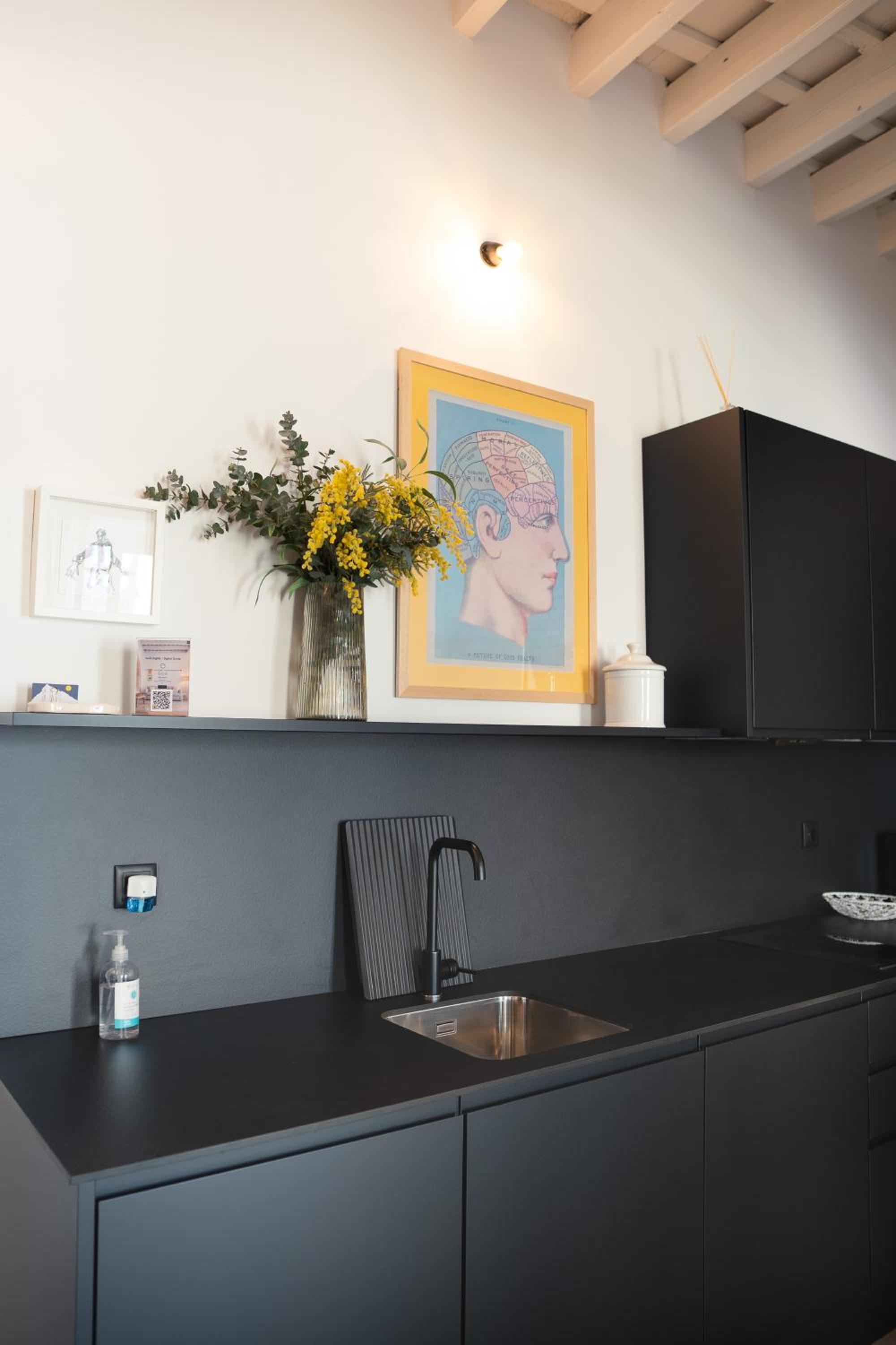 One-Bedroom Apartment - Photo 2
