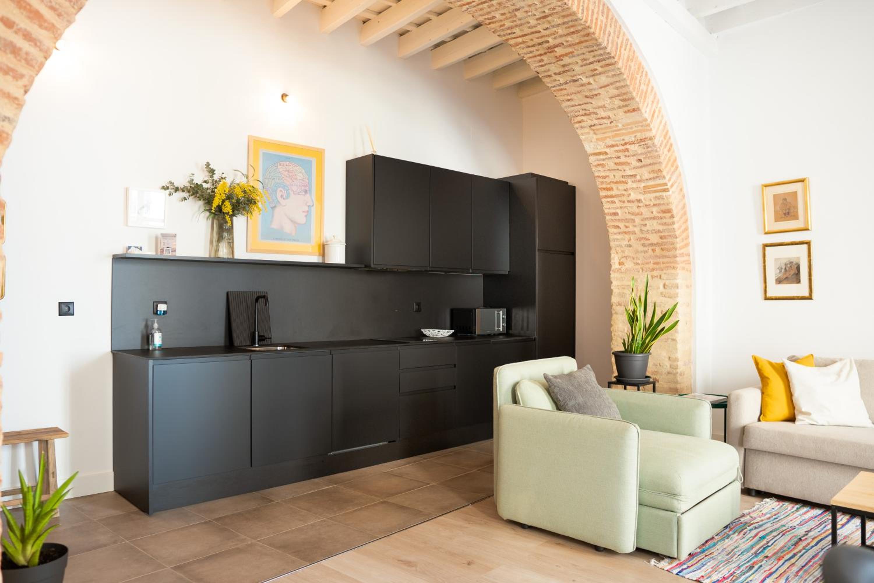 One-Bedroom Apartment - Photo 39