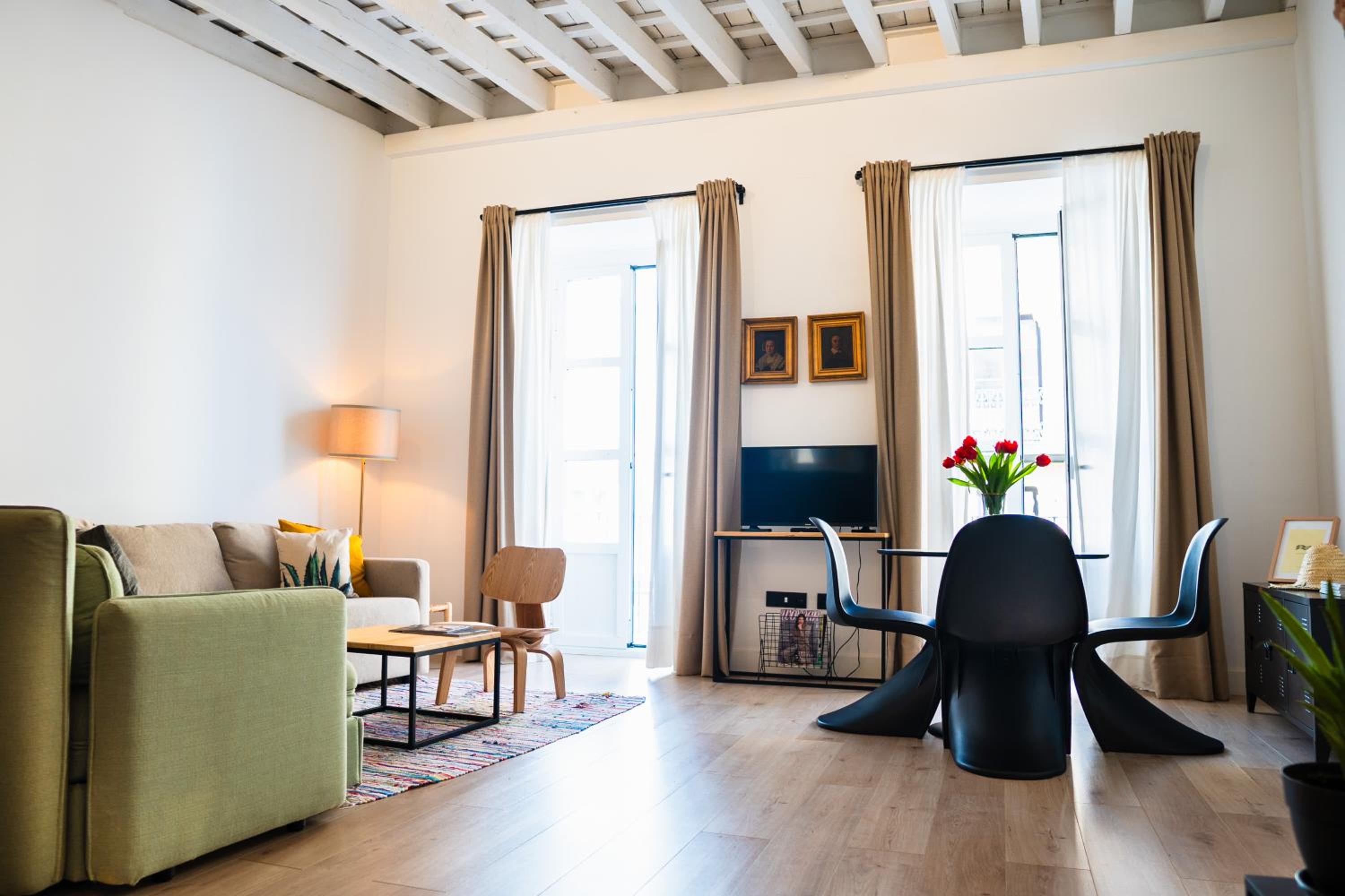 One-Bedroom Apartment - Photo 43